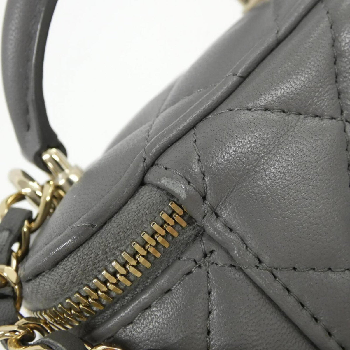 Chanel Gray Leather Handbag (Pre-Owned)