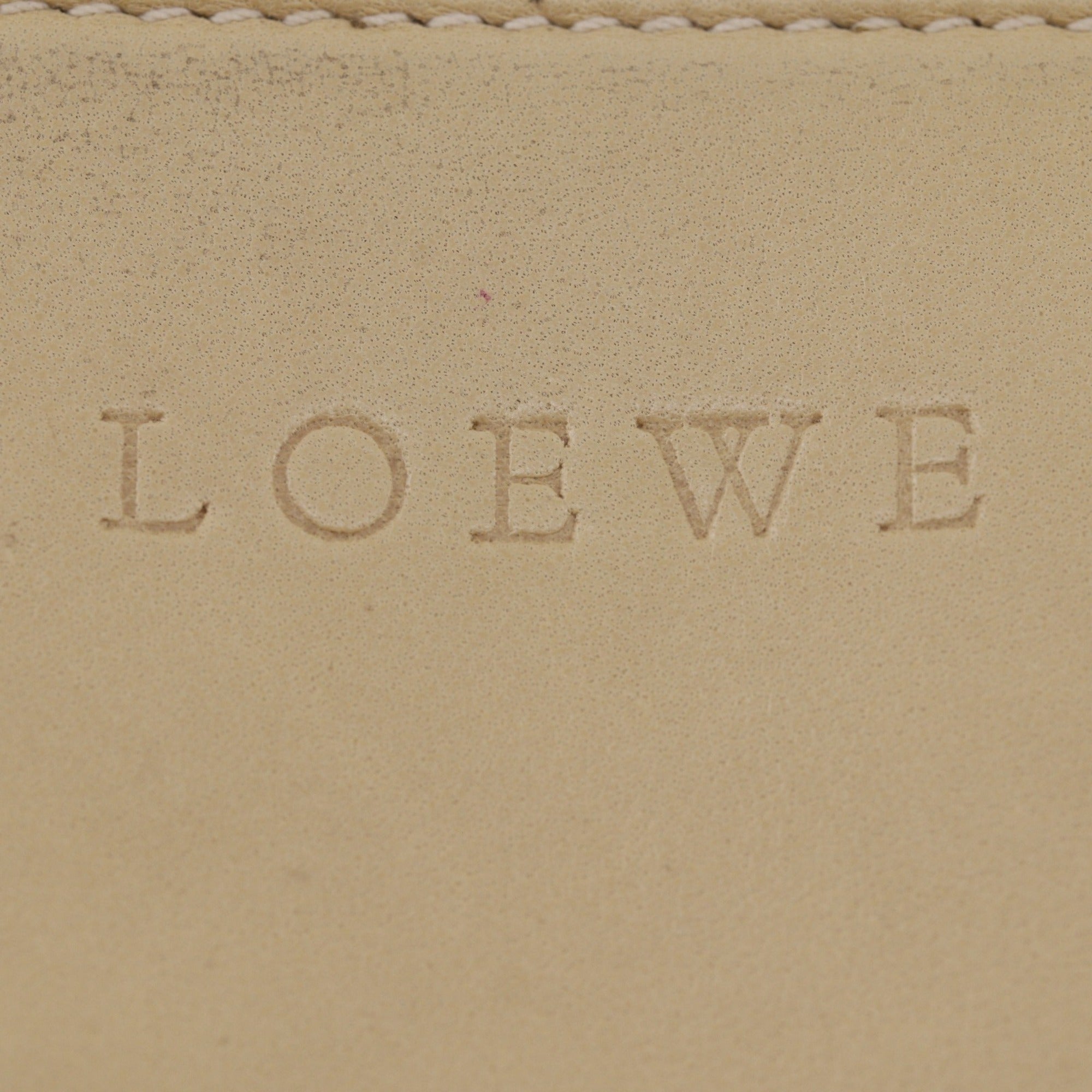 Loewe Beige Shoulder Bag (Pre-Owned)
