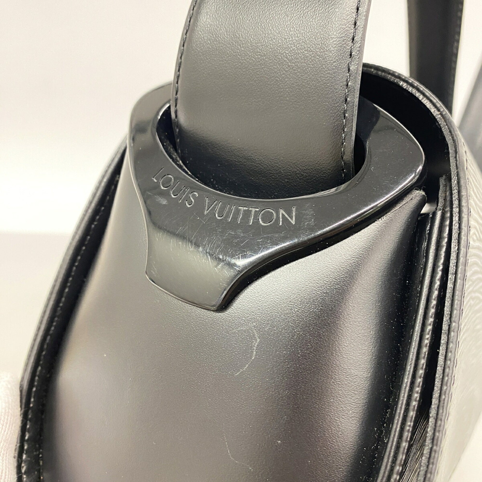 Louis Vuitton Noir Shoulder Bag (Pre-Owned)