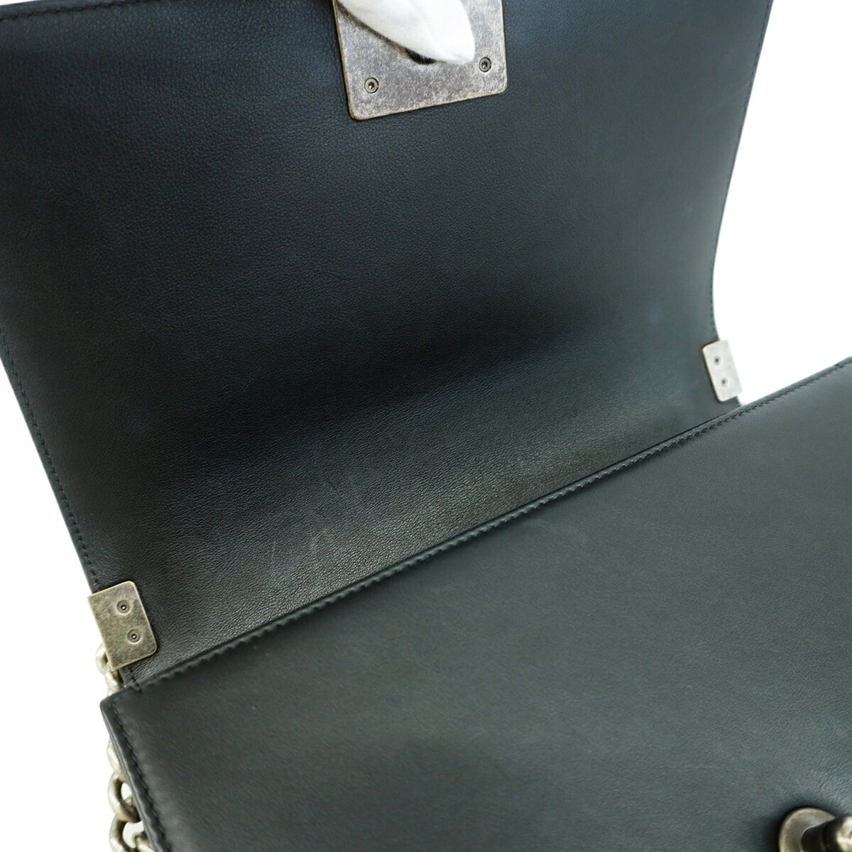 Chanel Black Leather Shoulder Bag (Pre-Owned)