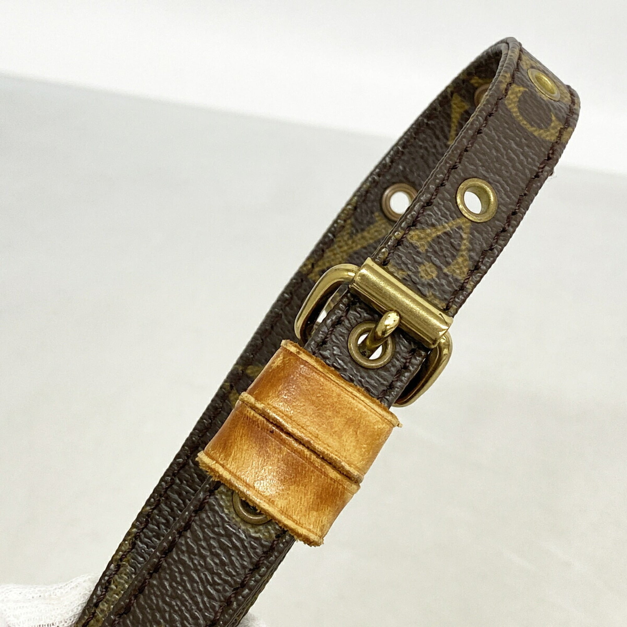 Louis Vuitton Brown Shoulder Bag (Pre-Owned)