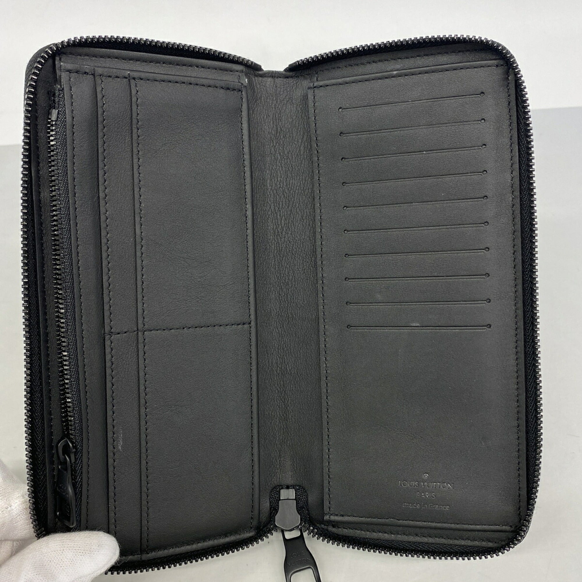 Louis Vuitton Noir Long Wallet (Bi-Fold) (Pre-Owned)
