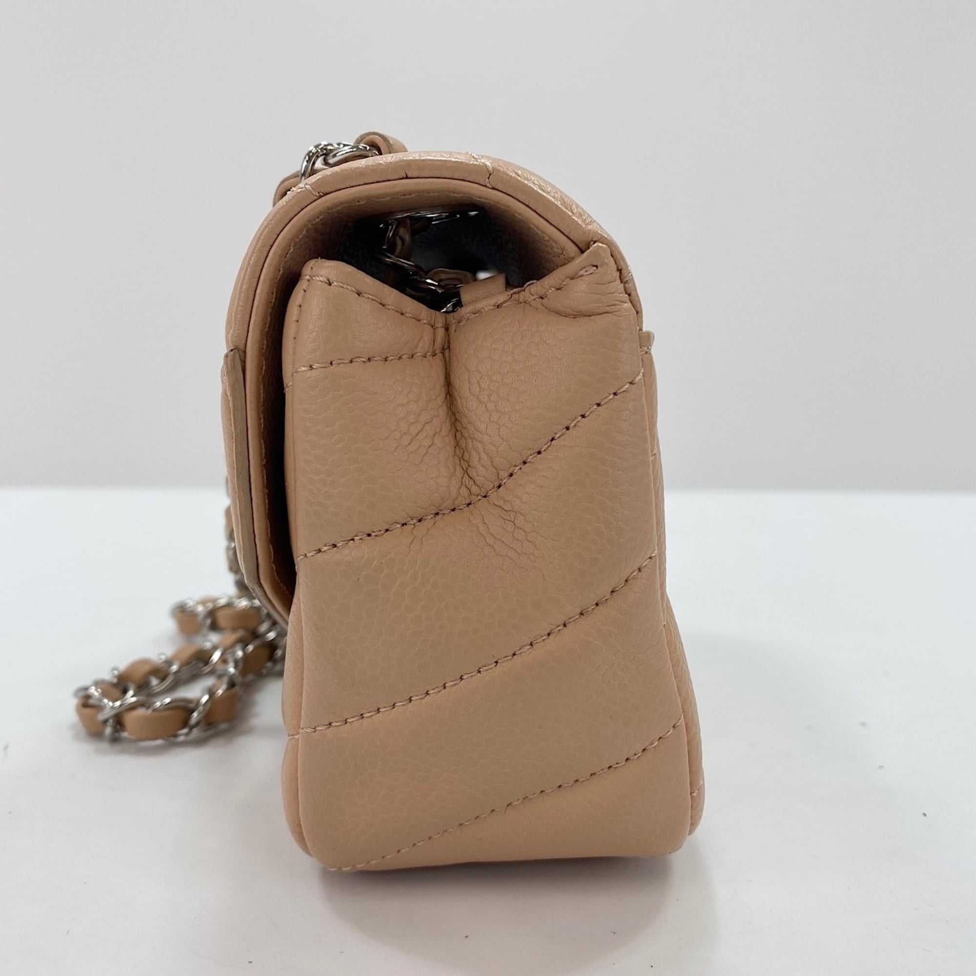 Chanel Beige Shoulder Bag (Pre-Owned)