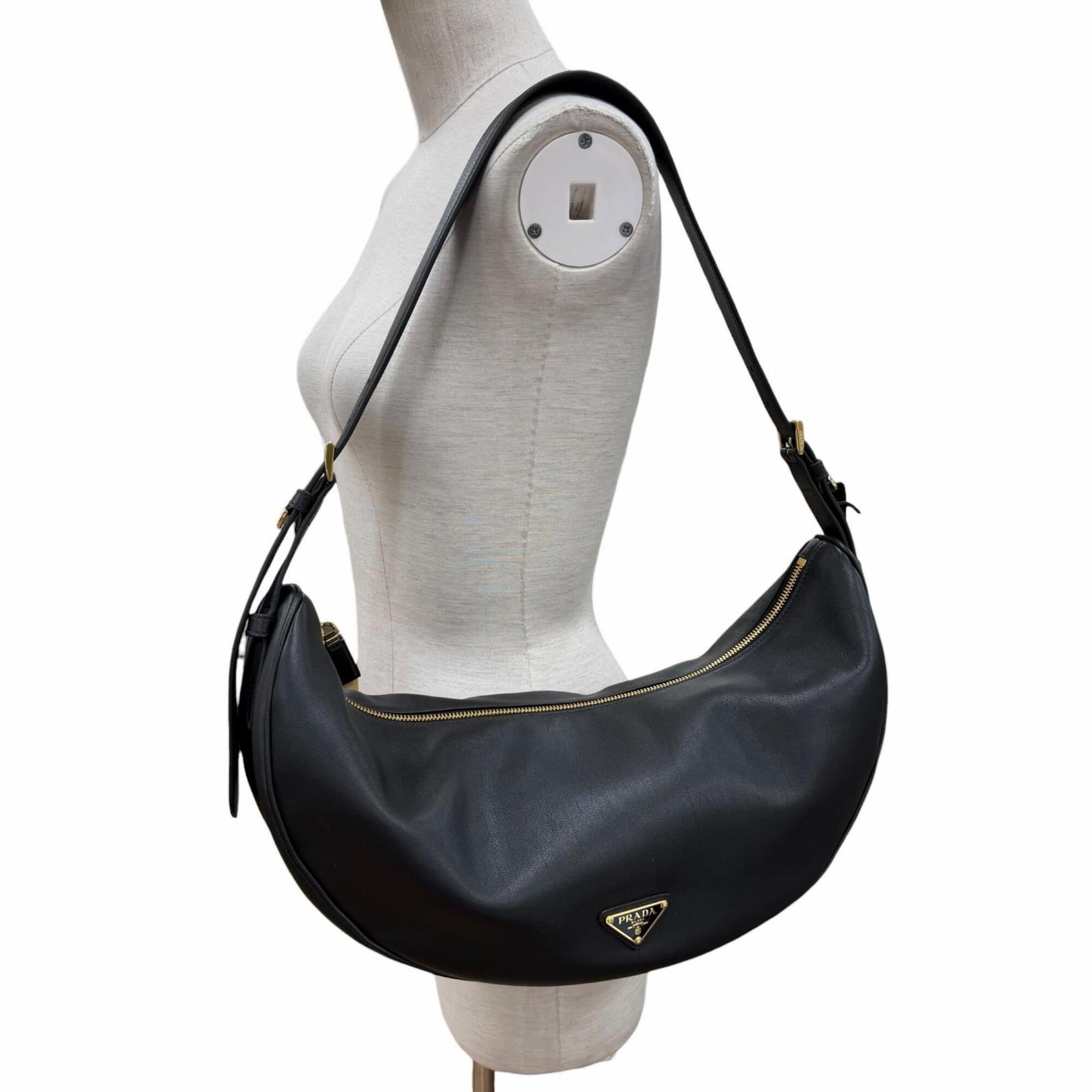 Prada Black Leather Shoulder Bag (Pre-Owned)