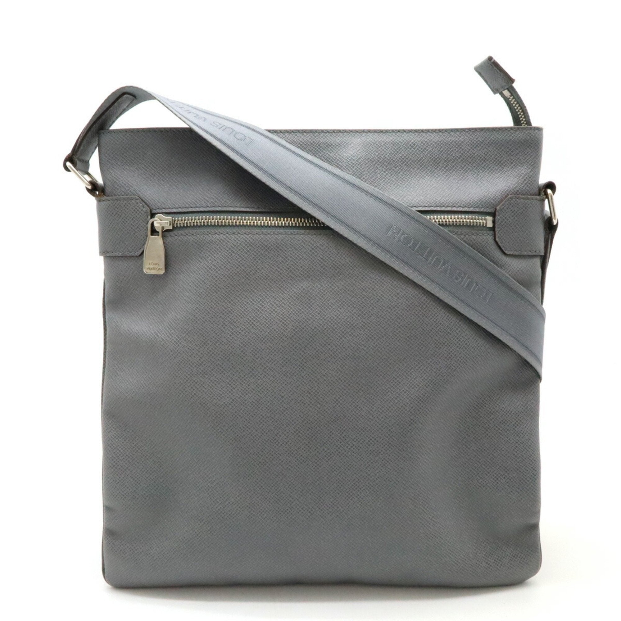 Louis Vuitton Taiga Glacier Taiga Leather Shoulder Bag (Pre-Owned)