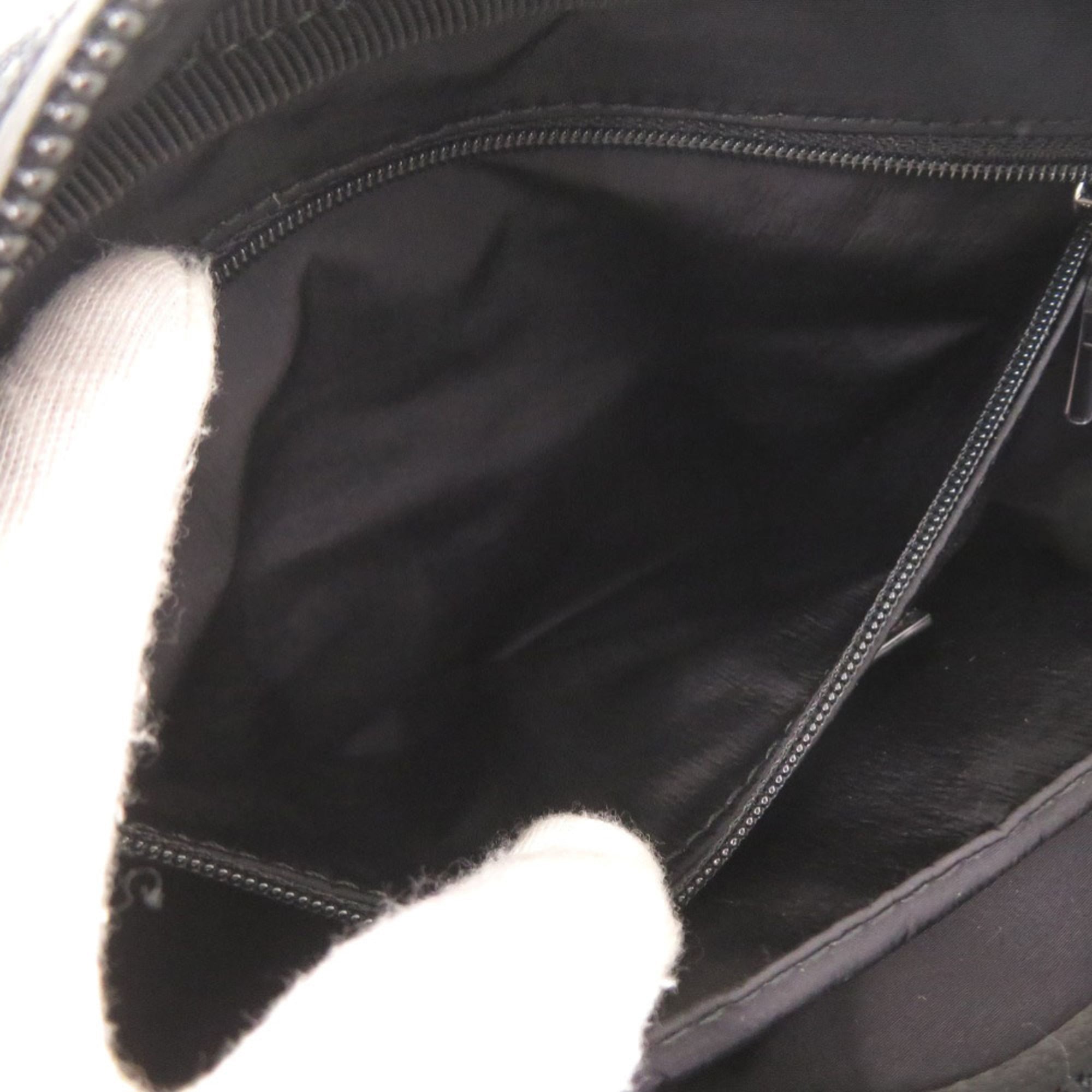 Burberry Black Nylon Polyester Shoulder Bag (Pre-Owned)