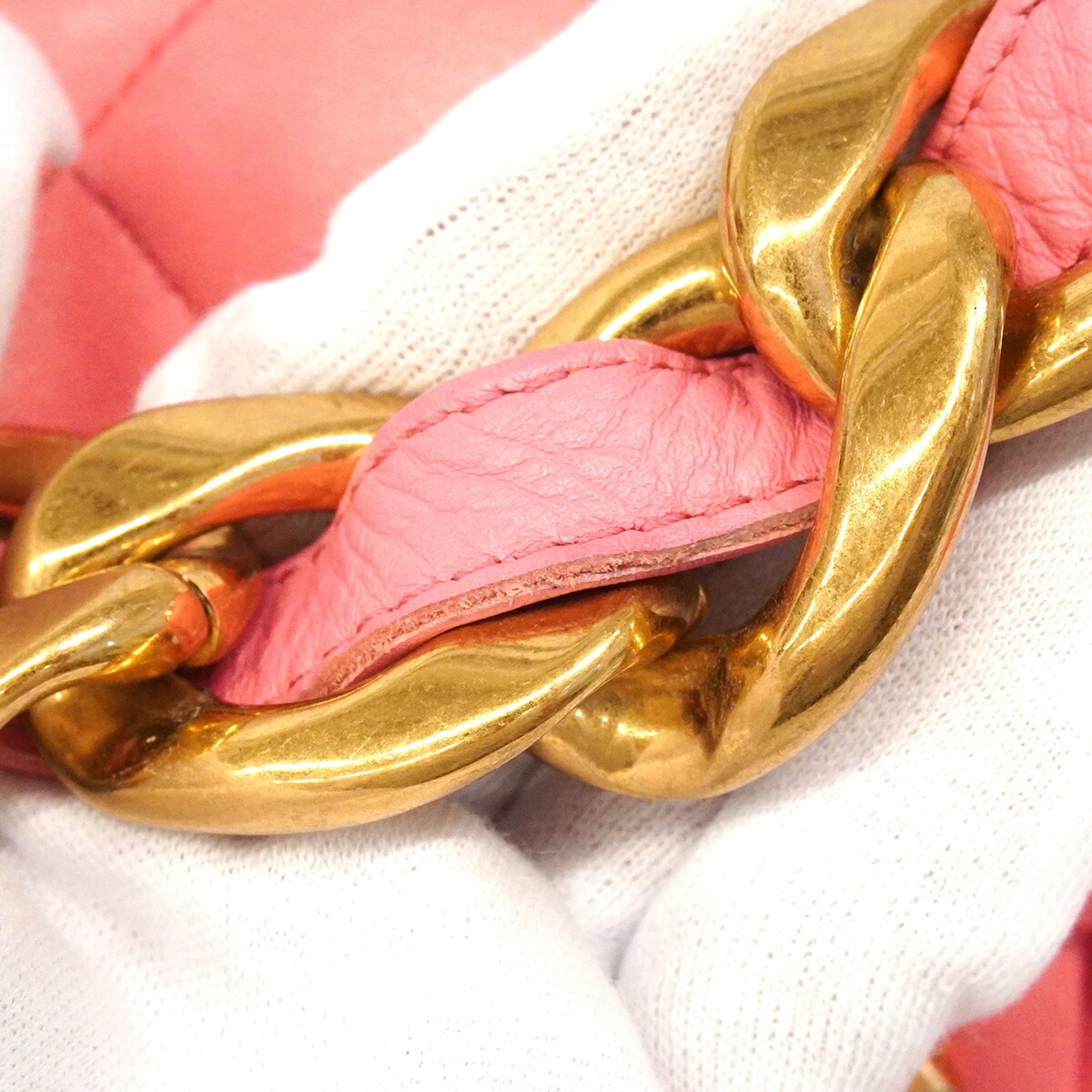 Chanel Pink Leather Shoulder Bag (Pre-Owned)