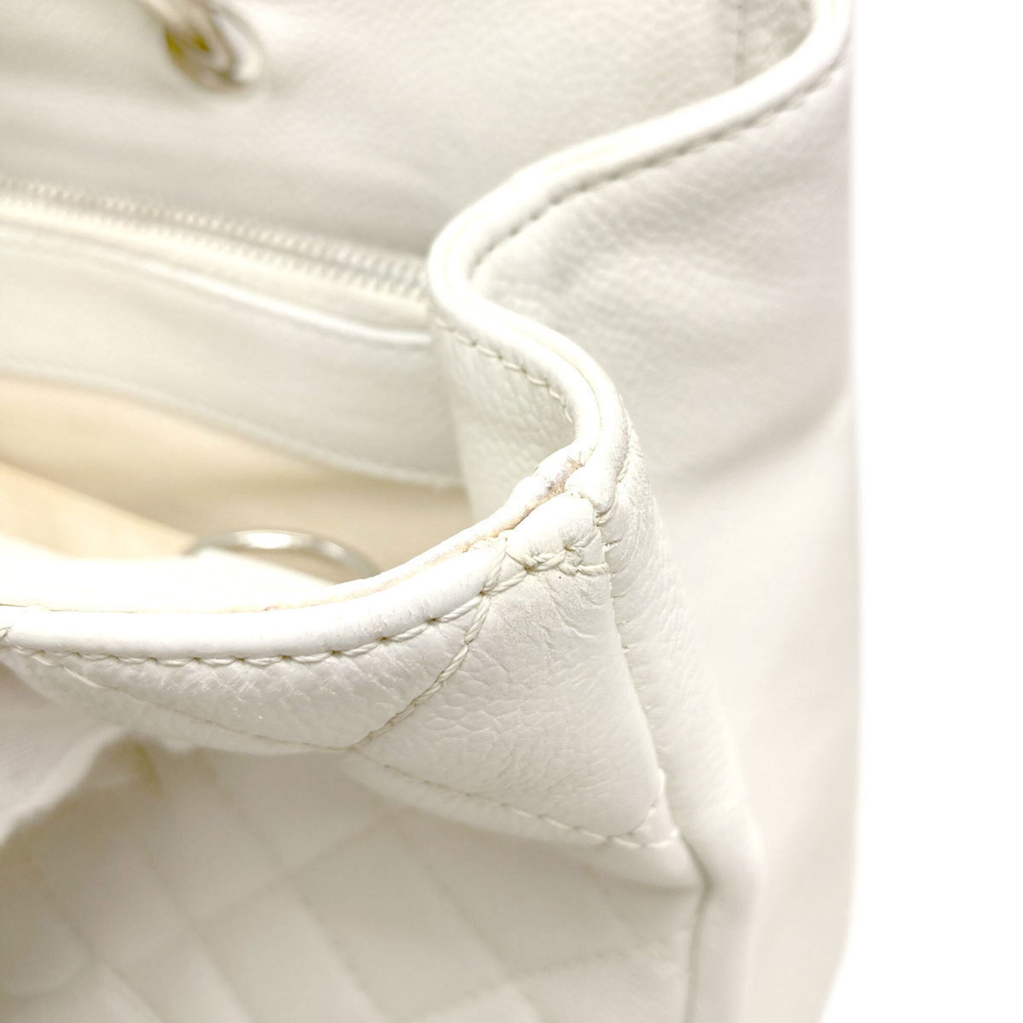 Chanel Matelasse White Tote Bag (Pre-Owned)