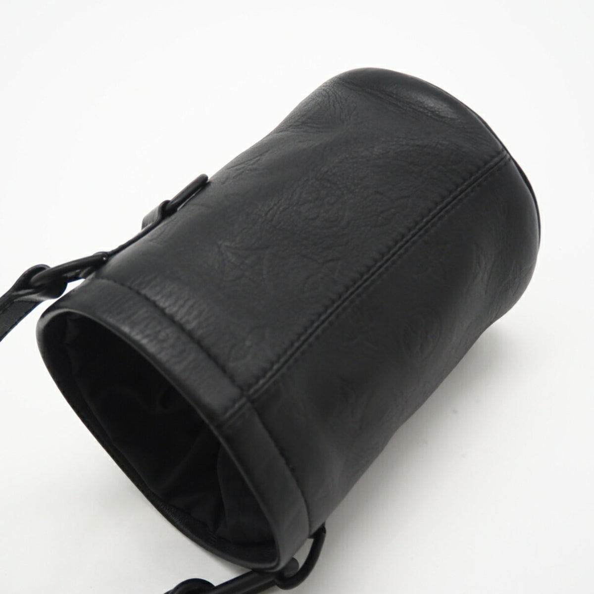 Louis Vuitton Black Leather Shoulder Bag (Pre-Owned)