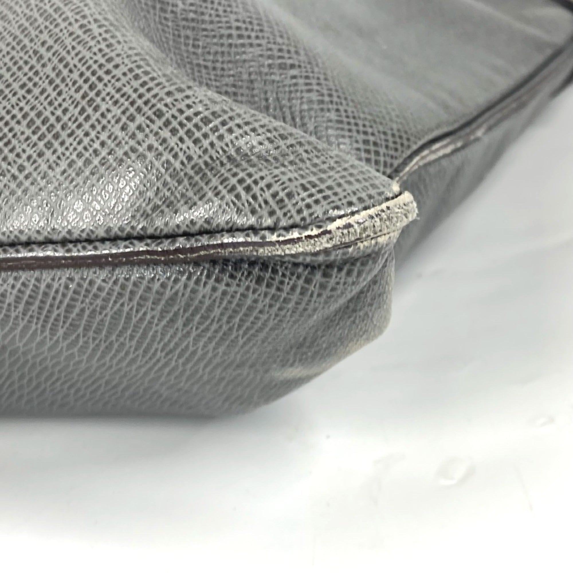 Louis Vuitton Gray Taiga Leather Pochette Shoulder Bag (Pre-Owned)