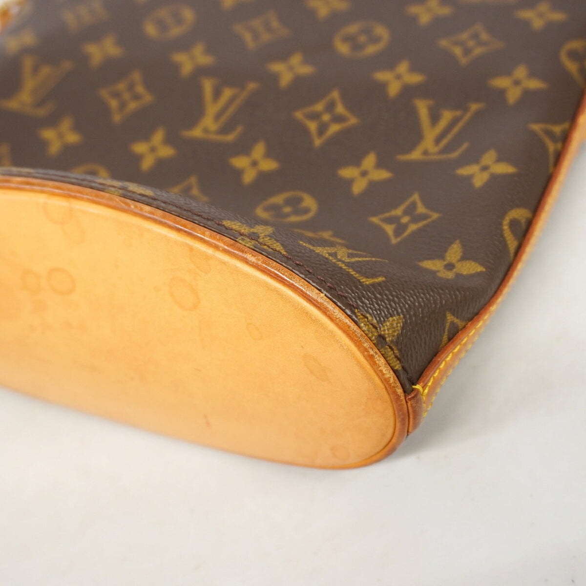 Louis Vuitton Brown Shoulder Bag (Pre-Owned)