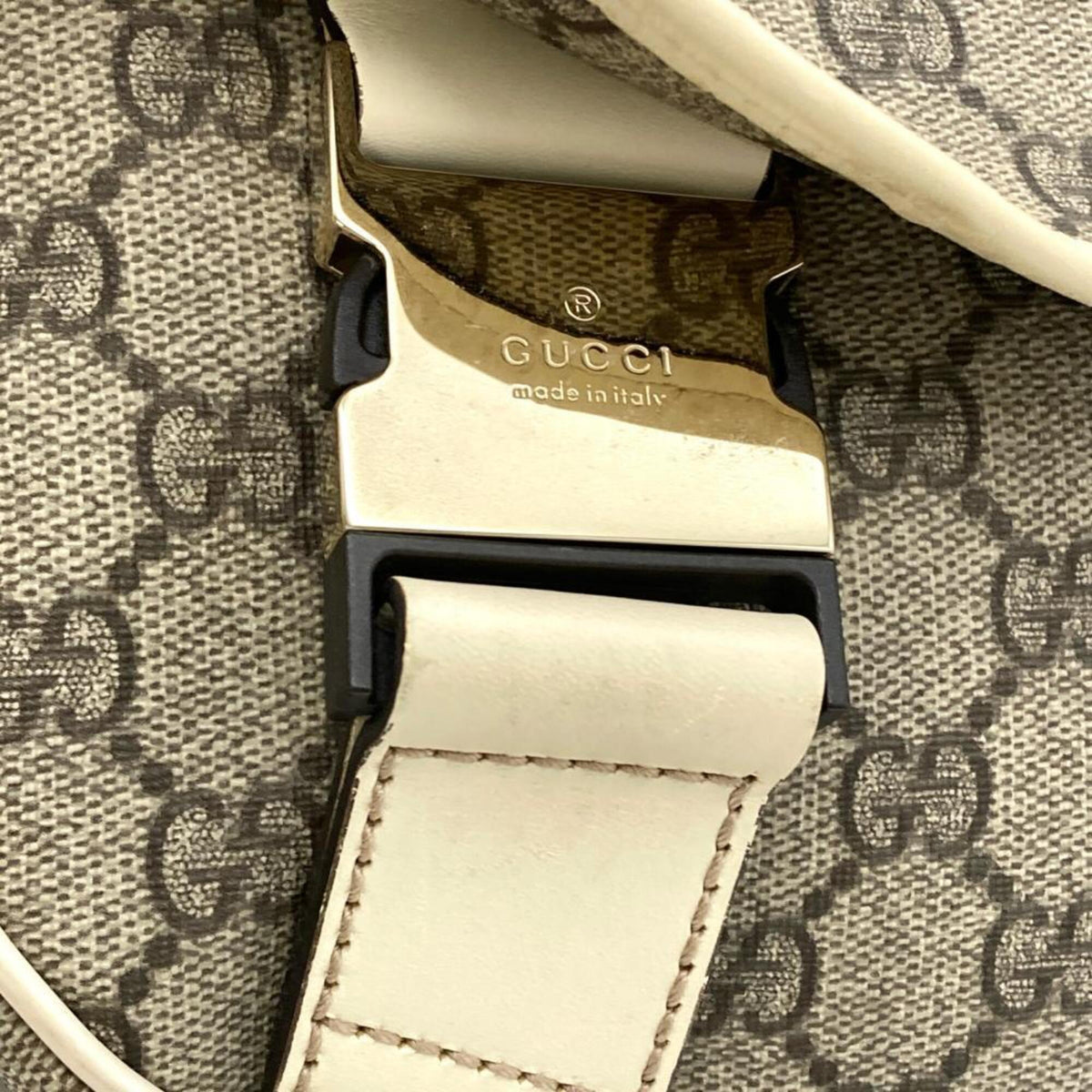 Gucci Beige Ivory Gg Supreme Canvas Shoulder Bag (Pre-Owned)
