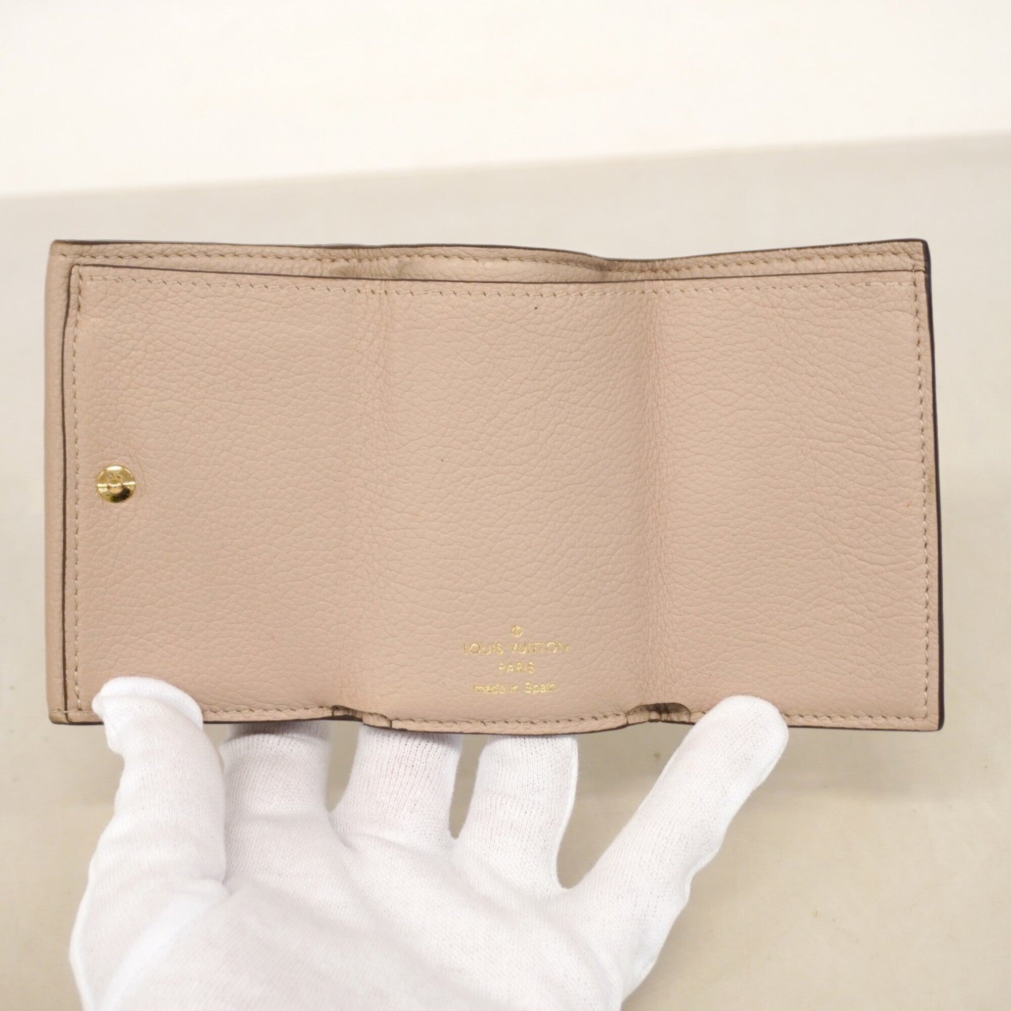 Louis Vuitton Grayish Wallet (Tri-Fold) (Pre-Owned)