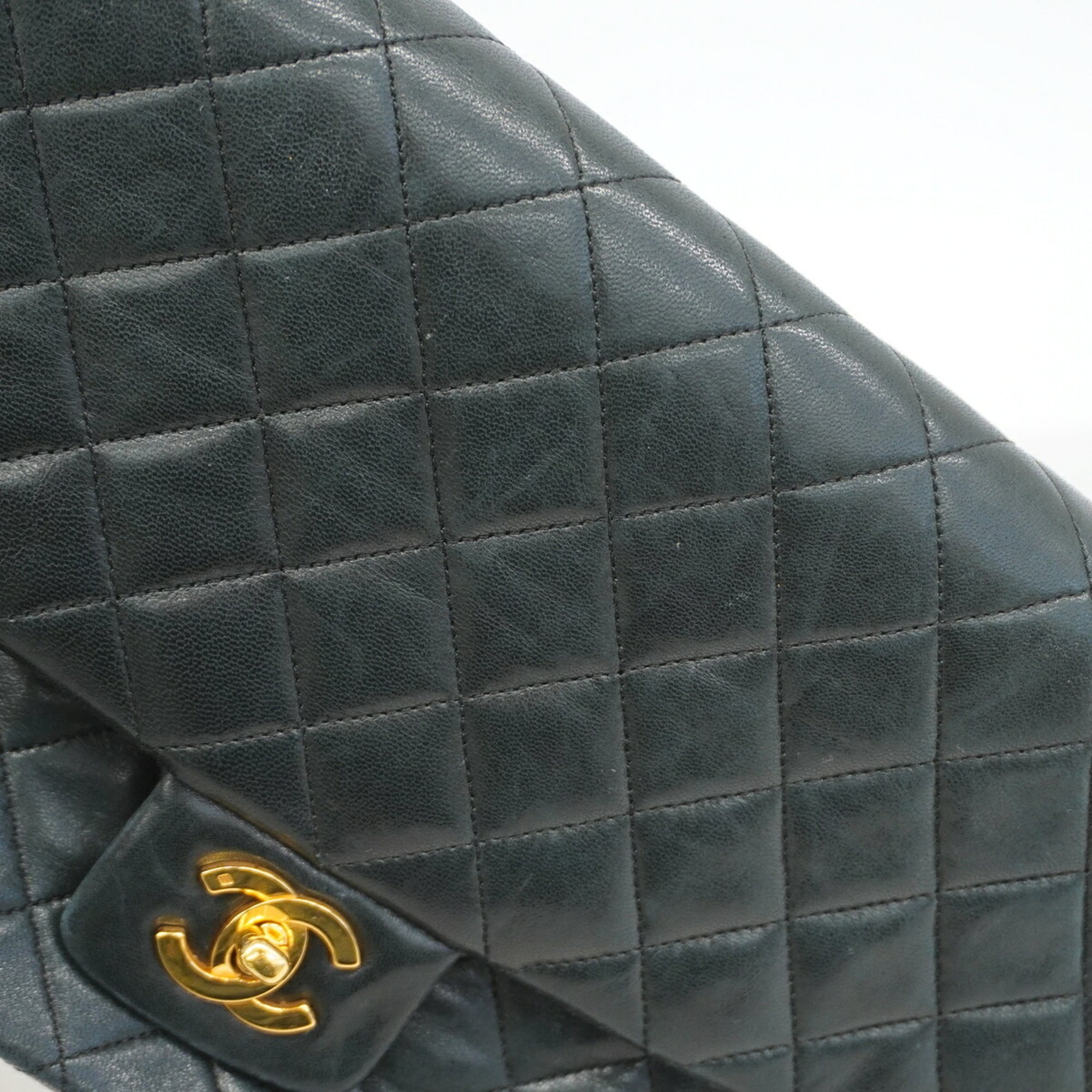 Chanel Black Leather Shoulder Bag (Pre-Owned)