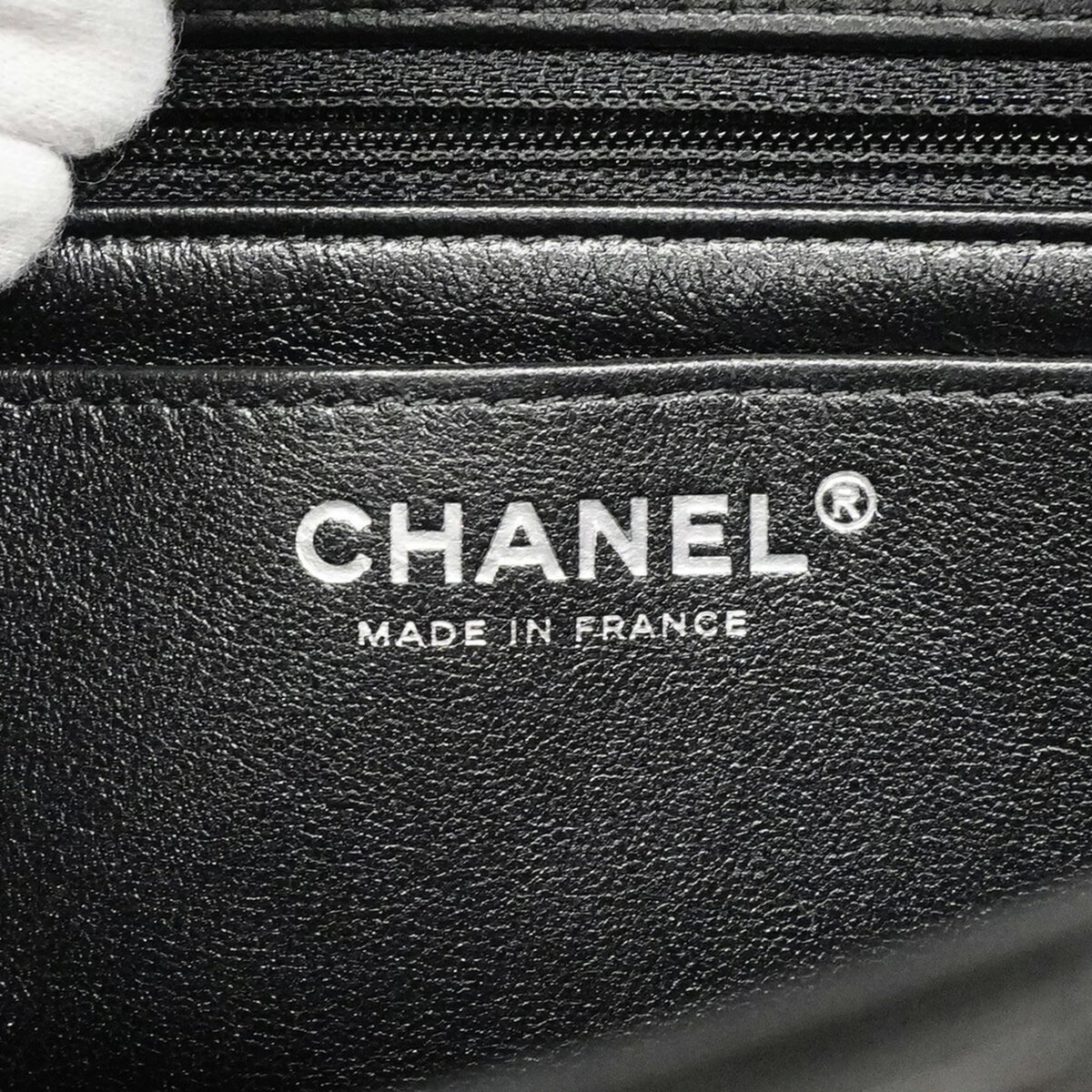 Chanel Black Leather Shoulder Bag (Pre-Owned)