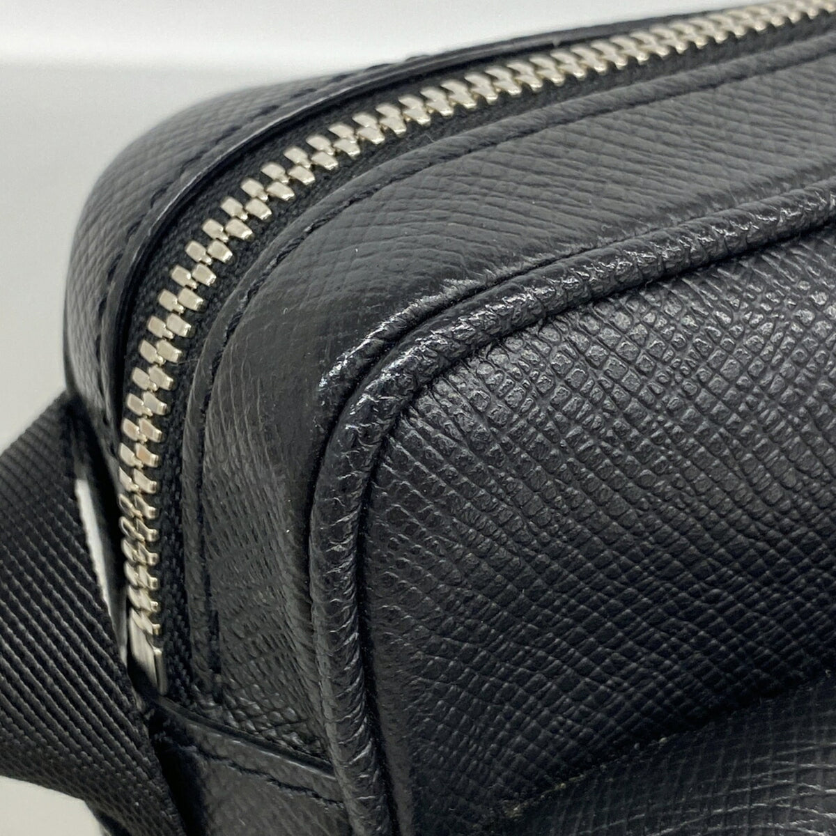 Louis Vuitton Black Shoulder Bag (Pre-Owned)