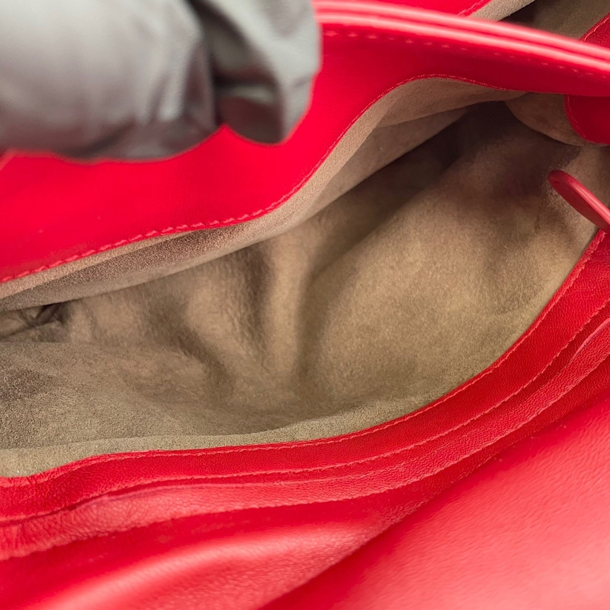 Bottega Veneta Red Color Intrecciato Shoulder Bag (Pre-Owned)