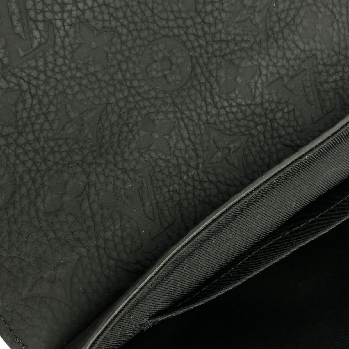 Louis Vuitton Taurillon Black Leather Shoulder Bag (Pre-Owned)