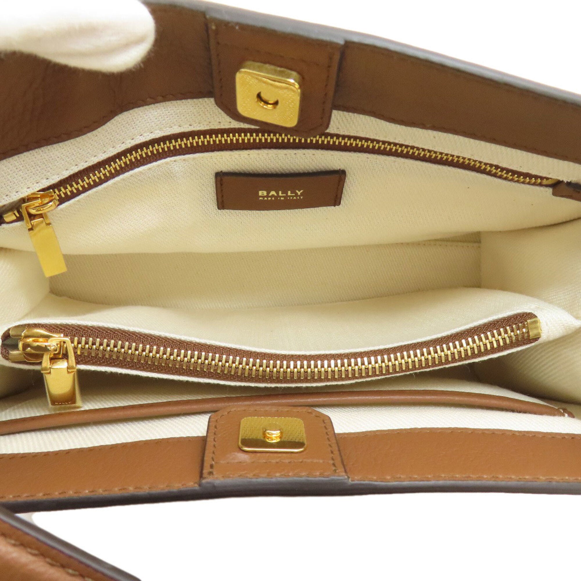 Bally Brown Leather Shoulder Bag (Pre-Owned)