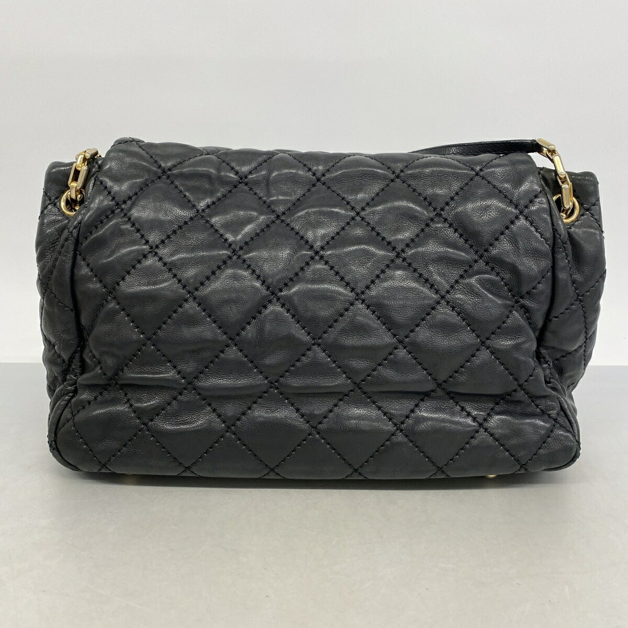 Chanel Black Leather Shoulder Bag (Pre-Owned)