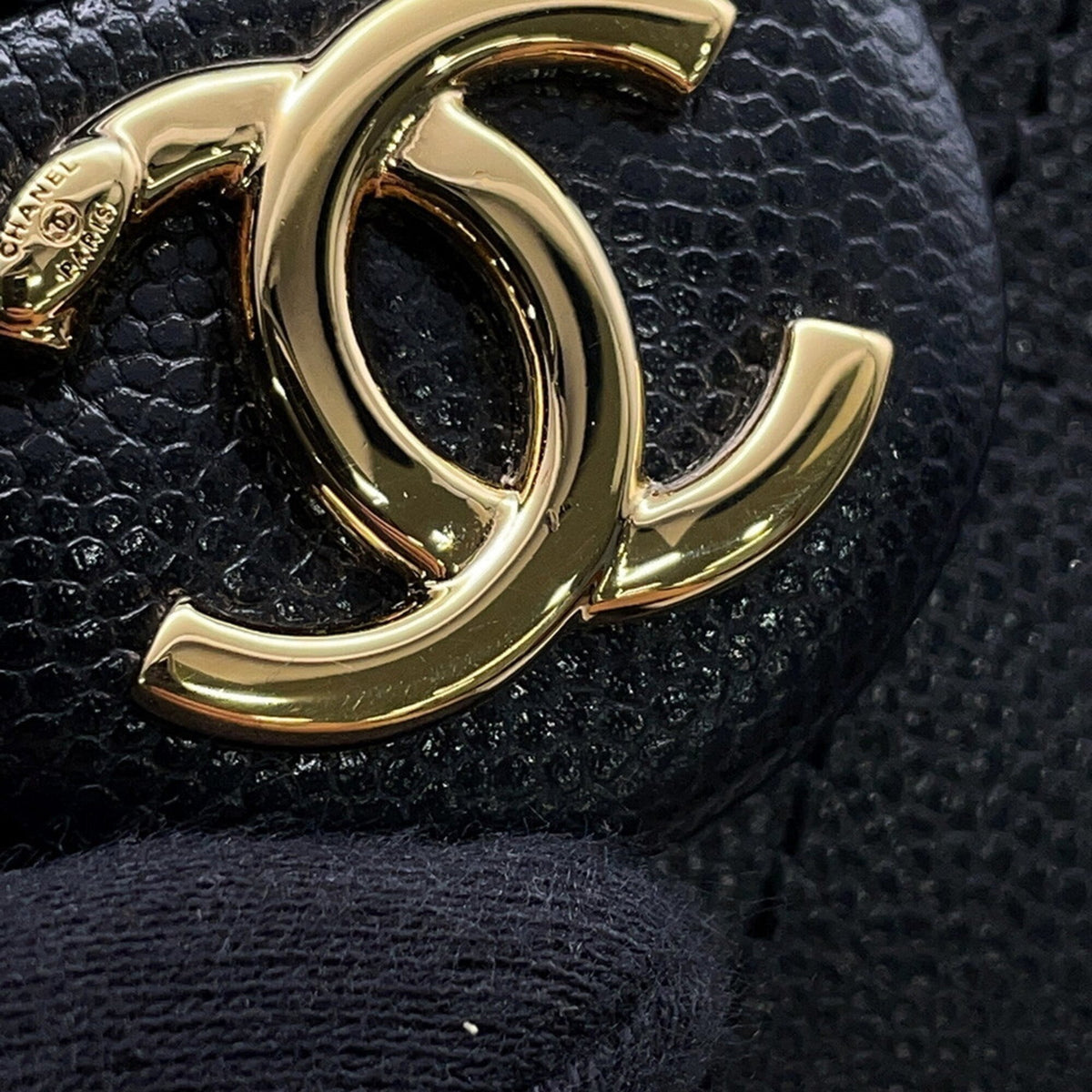 Chanel Black Grained Calfskin Handbag Shoulder Bag (Pre-Owned)