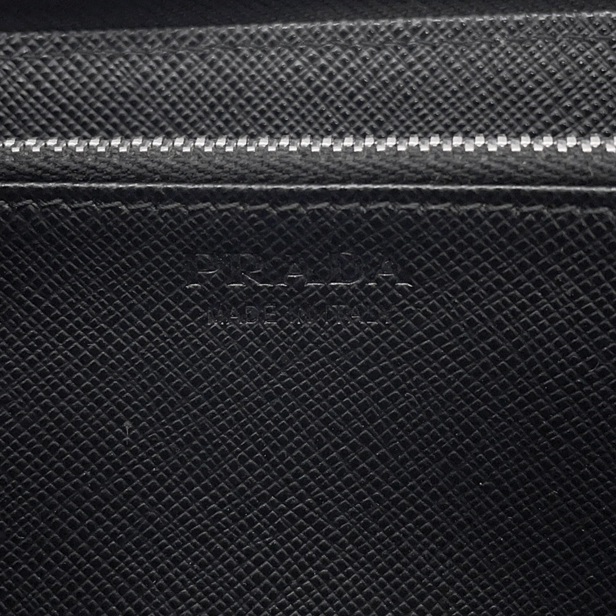 Prada Black Saffiano Long Wallet (Bi-Fold) (Pre-Owned)