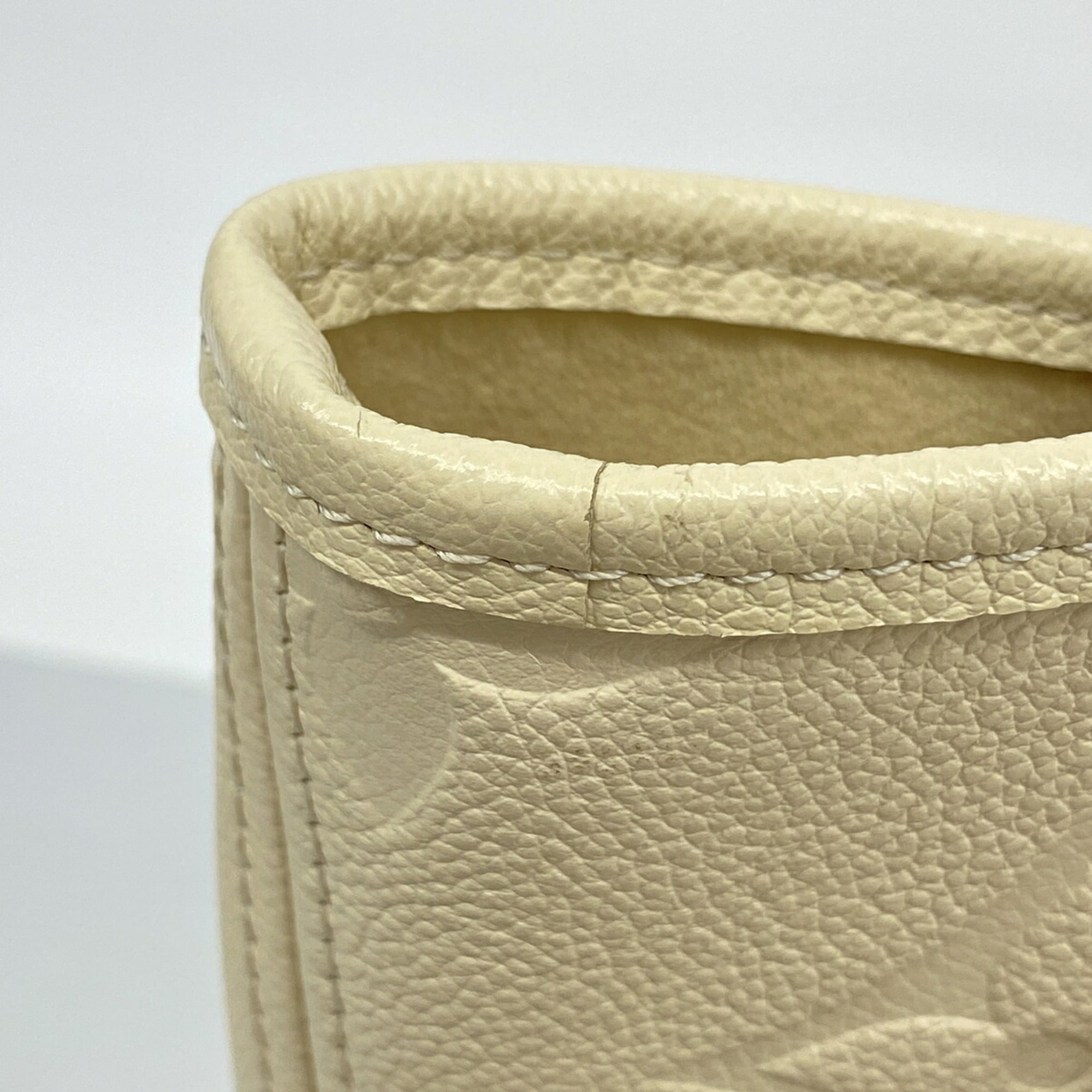 Louis Vuitton Cream Tote Bag (Pre-Owned)