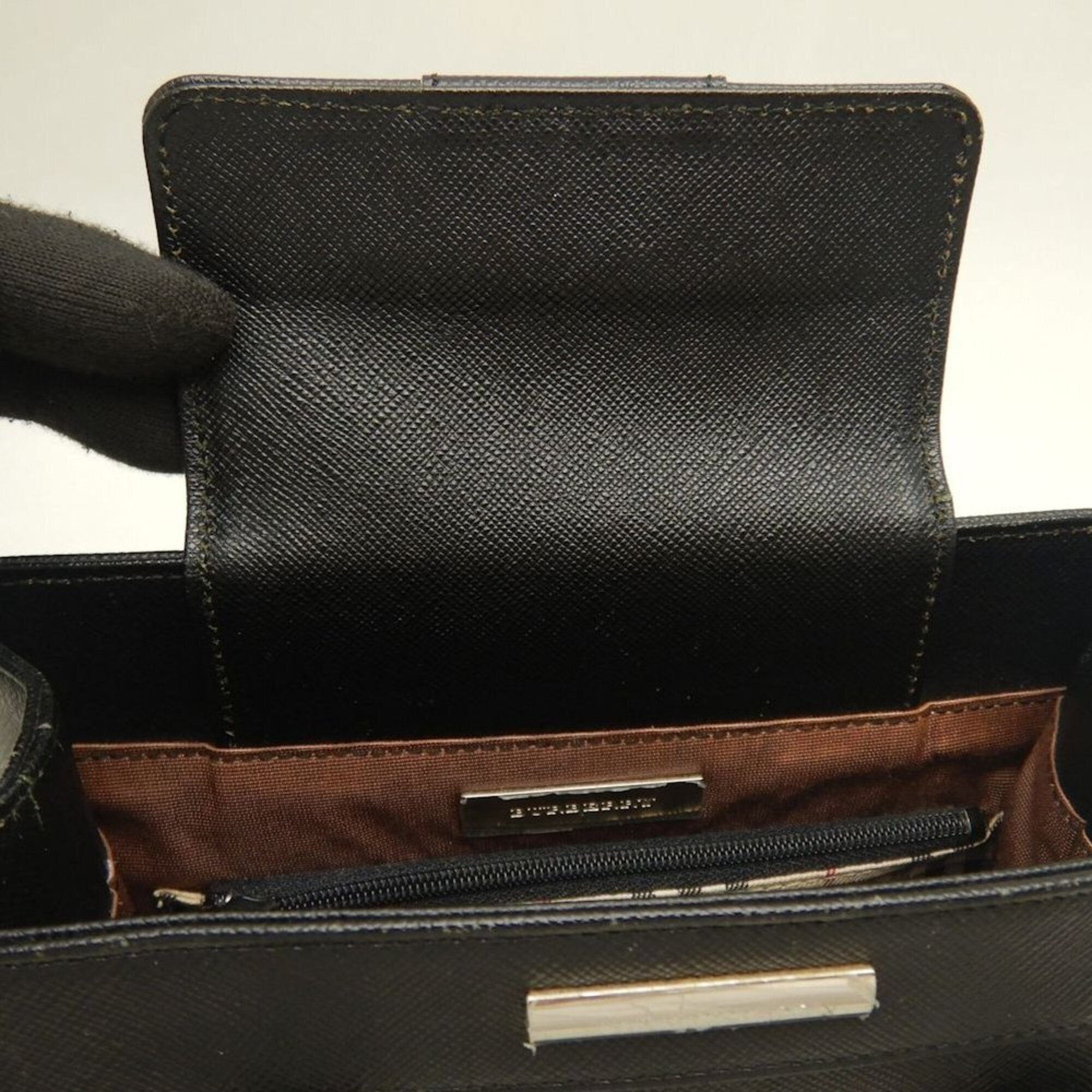Burberry Black Leather Handbag (Pre-Owned)