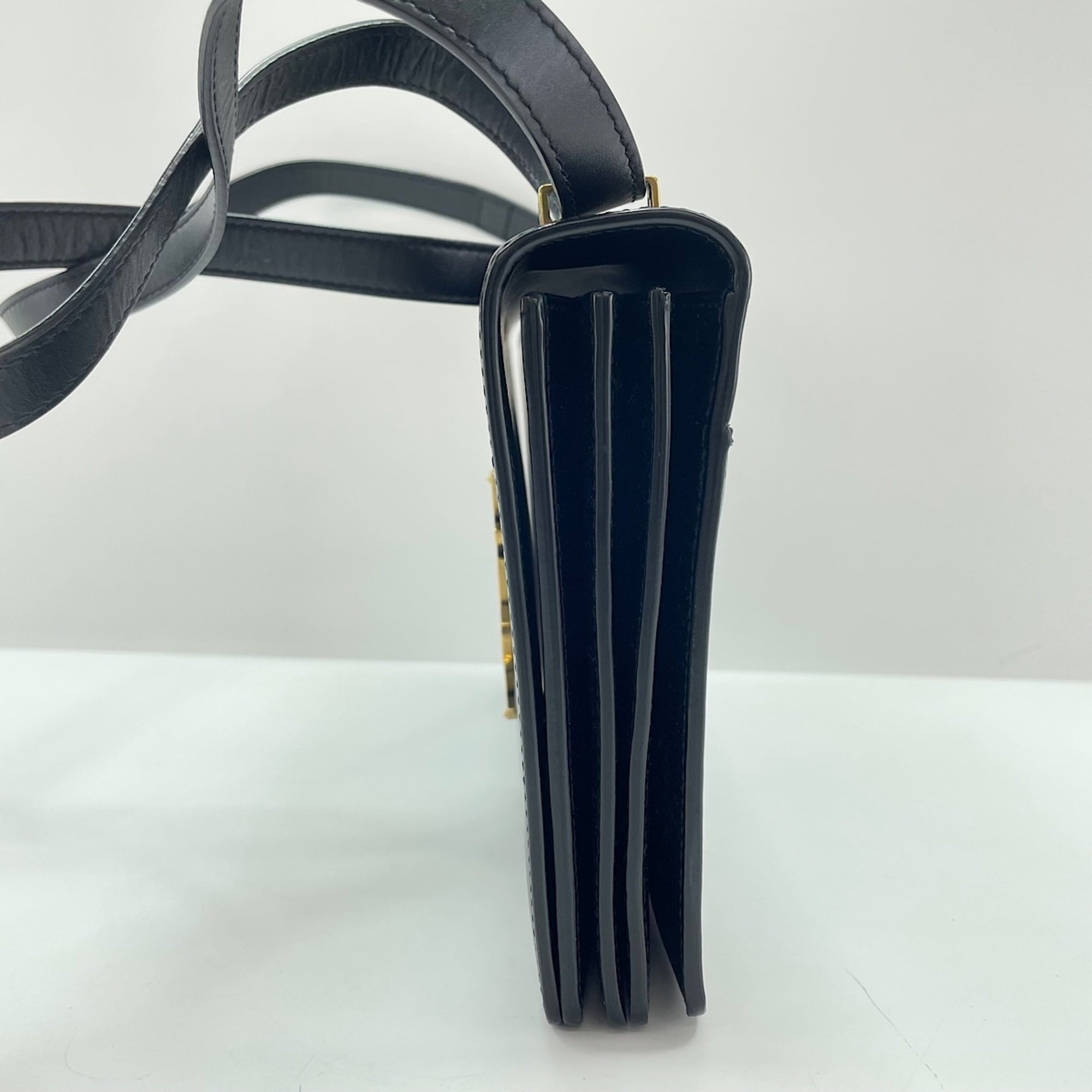 Yves Saint Laurent Black Shoulder Bag (Pre-Owned)