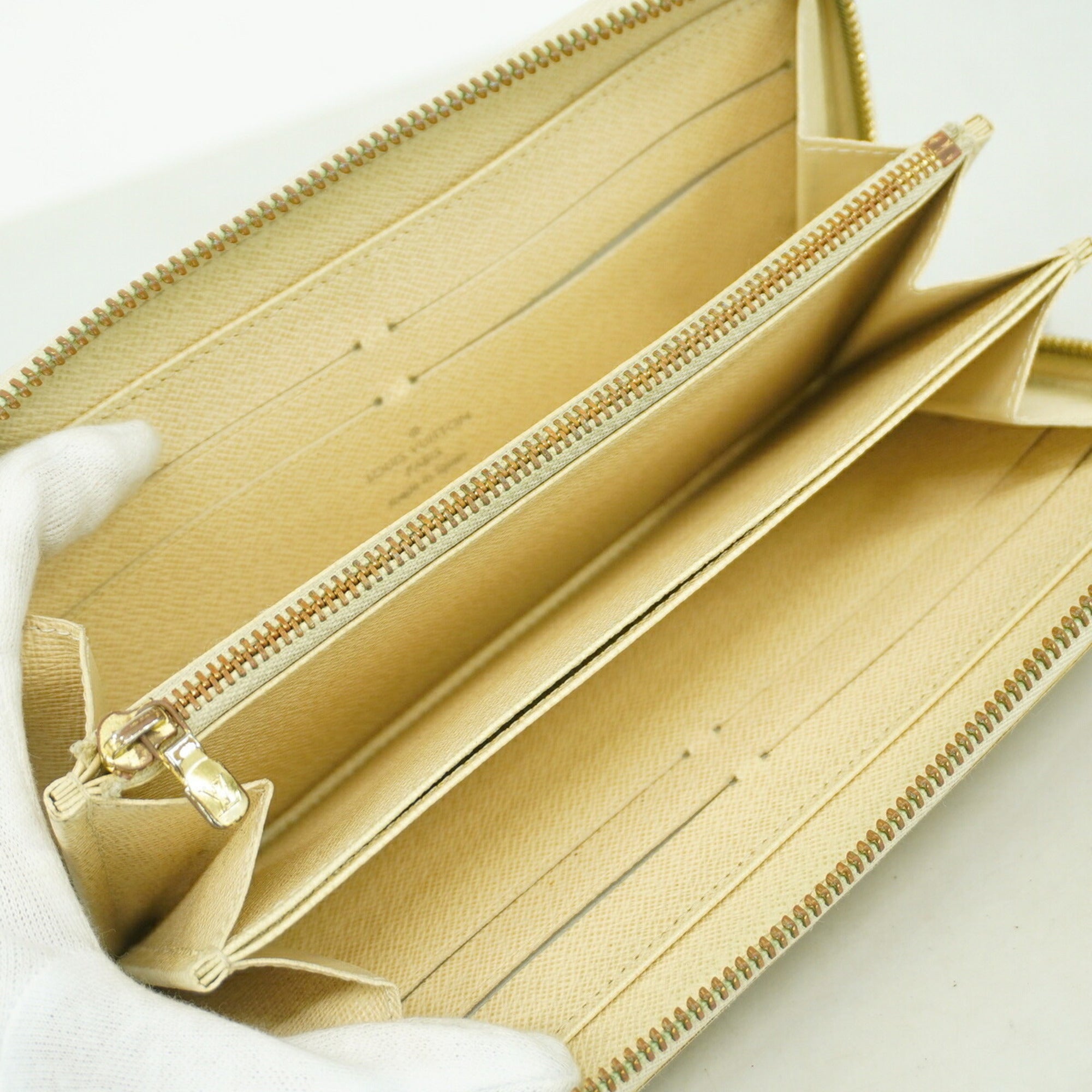 Louis Vuitton White Long Wallet (Bi-Fold) (Pre-Owned)