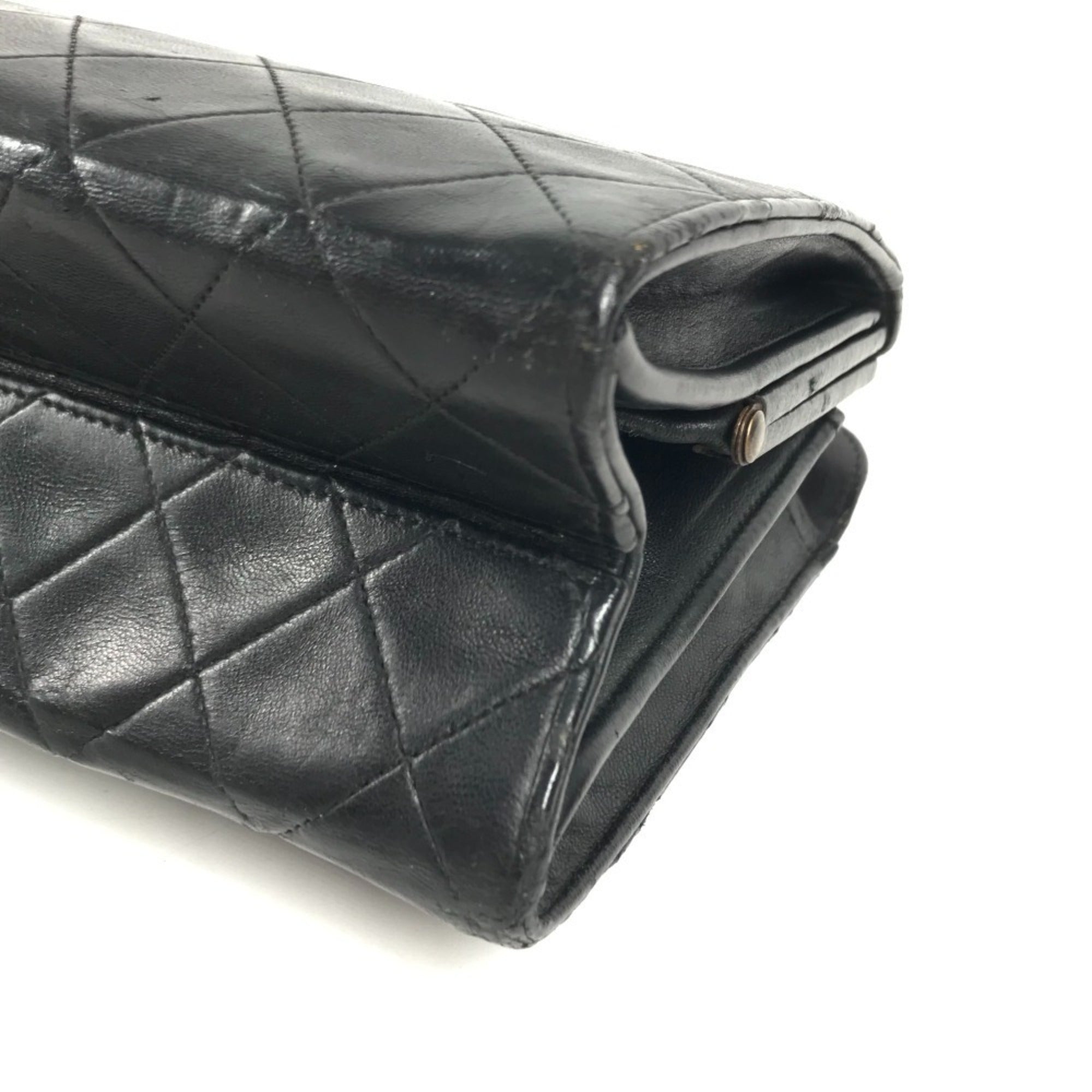 Chanel Matelasse Black Leather Shoulder Bag (Pre-Owned)