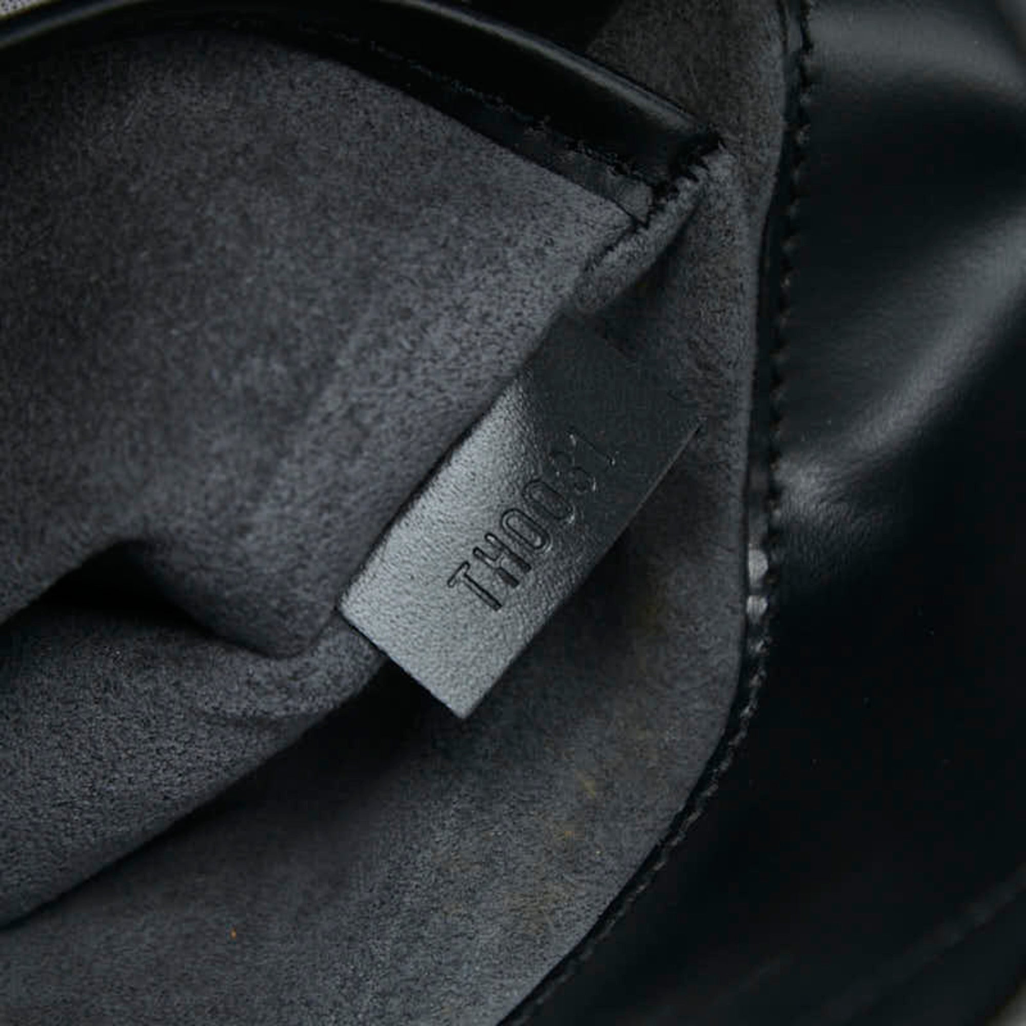 Louis Vuitton Black Noir Leather Shoulder Bag (Pre-Owned)