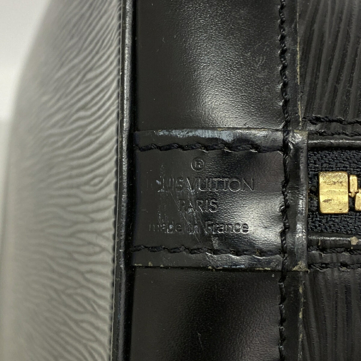 Louis Vuitton Noir Handbag (Pre-Owned)