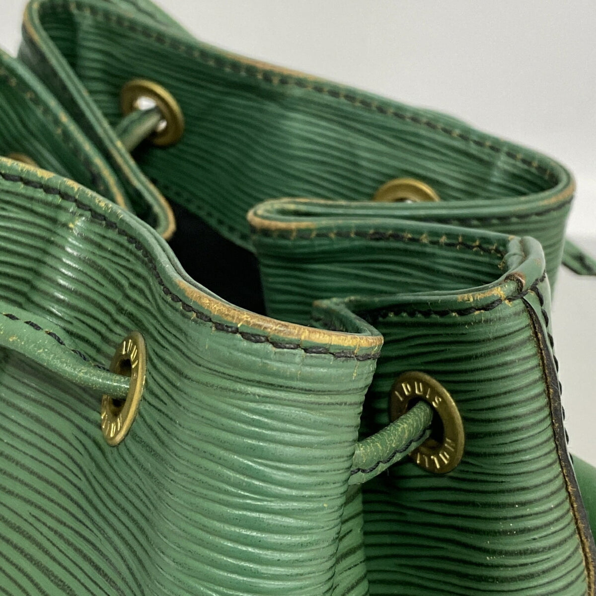 Louis Vuitton Borneo Green Shoulder Bag (Pre-Owned)