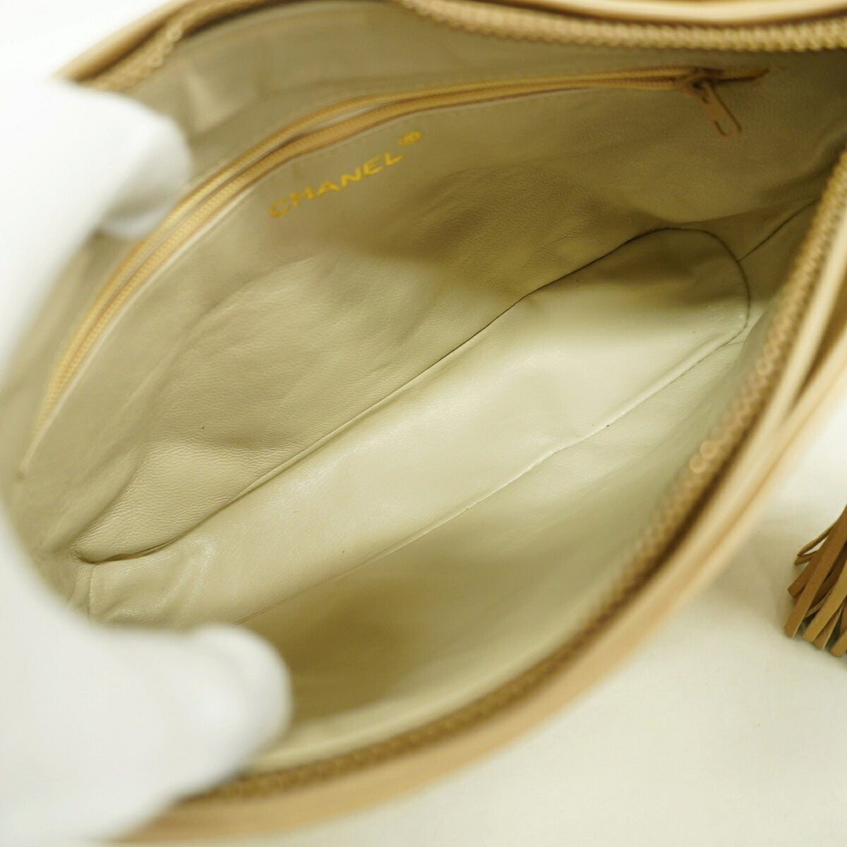 Chanel Beige Leather Shoulder Bag (Pre-Owned)