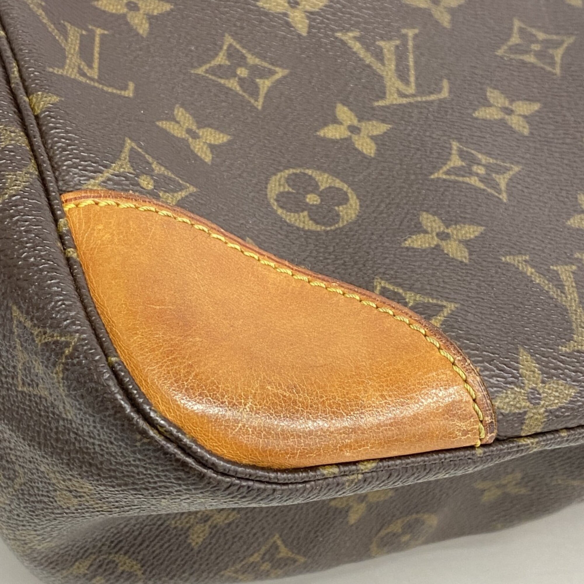 Louis Vuitton Brown Shoulder Bag (Pre-Owned)