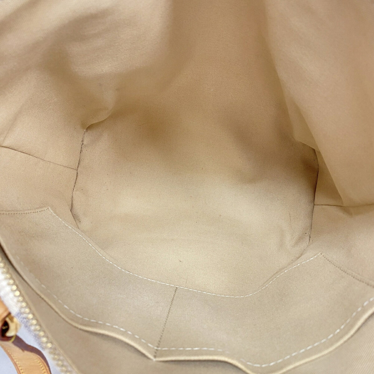 Louis Vuitton White Tote Bag (Pre-Owned)