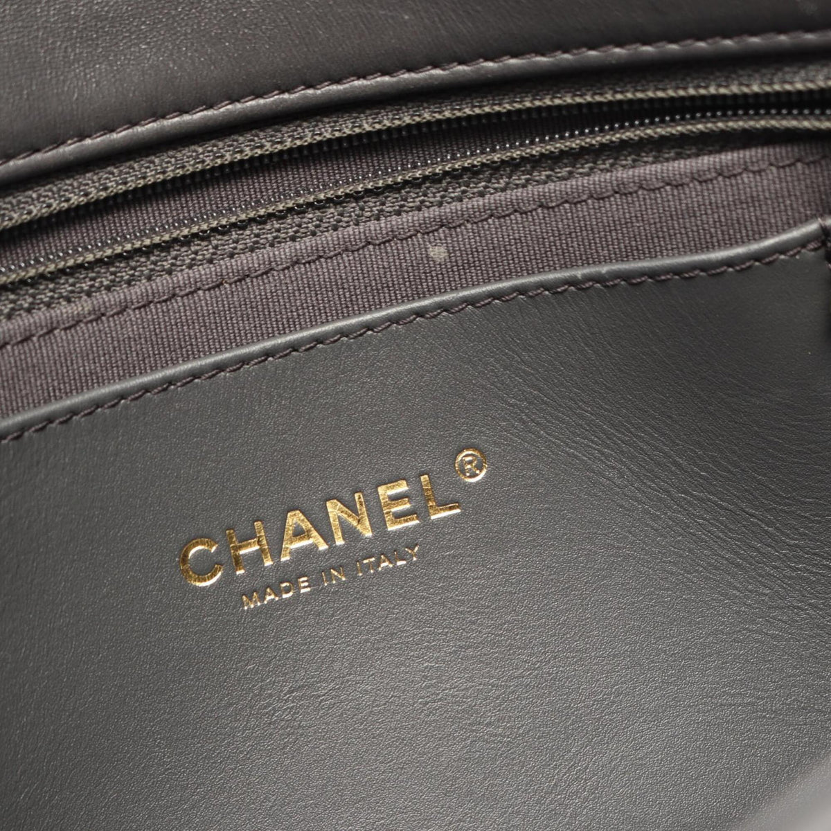Chanel Gray Leather Handbag Shoulder Bag (Pre-Owned)