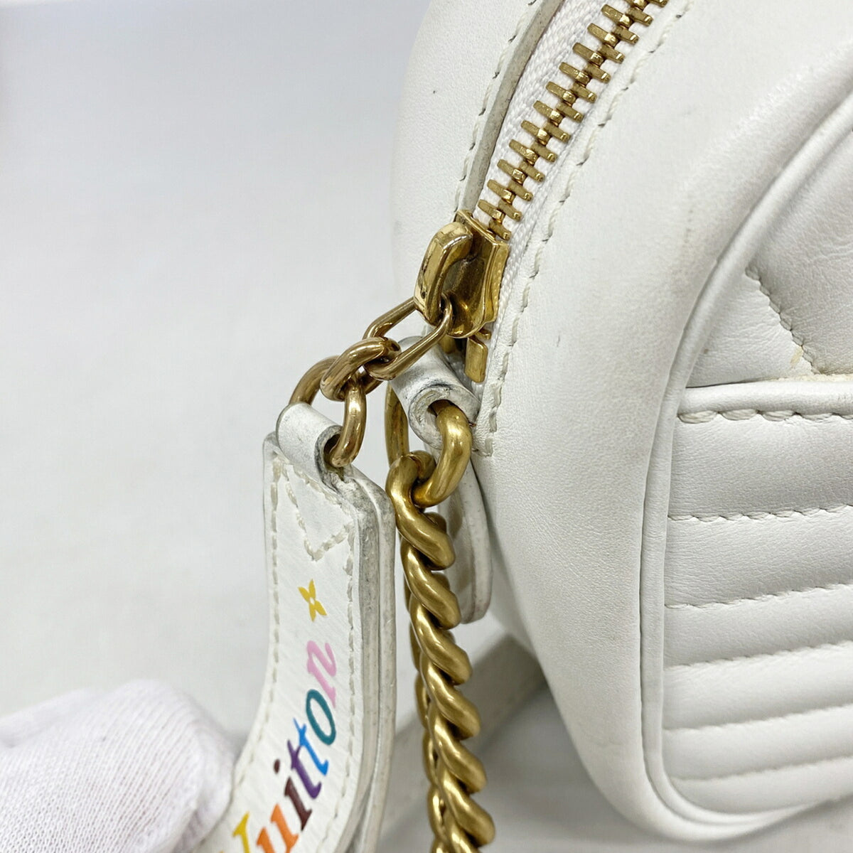 Louis Vuitton White Shoulder Bag (Pre-Owned)