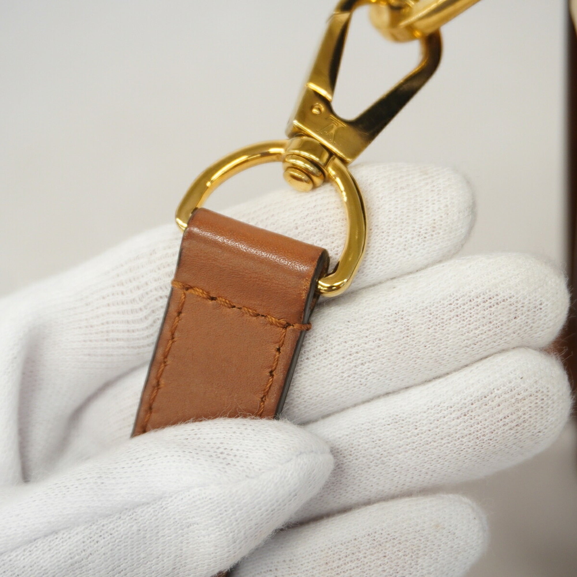 Louis Vuitton Brown Shoulder Bag (Pre-Owned)