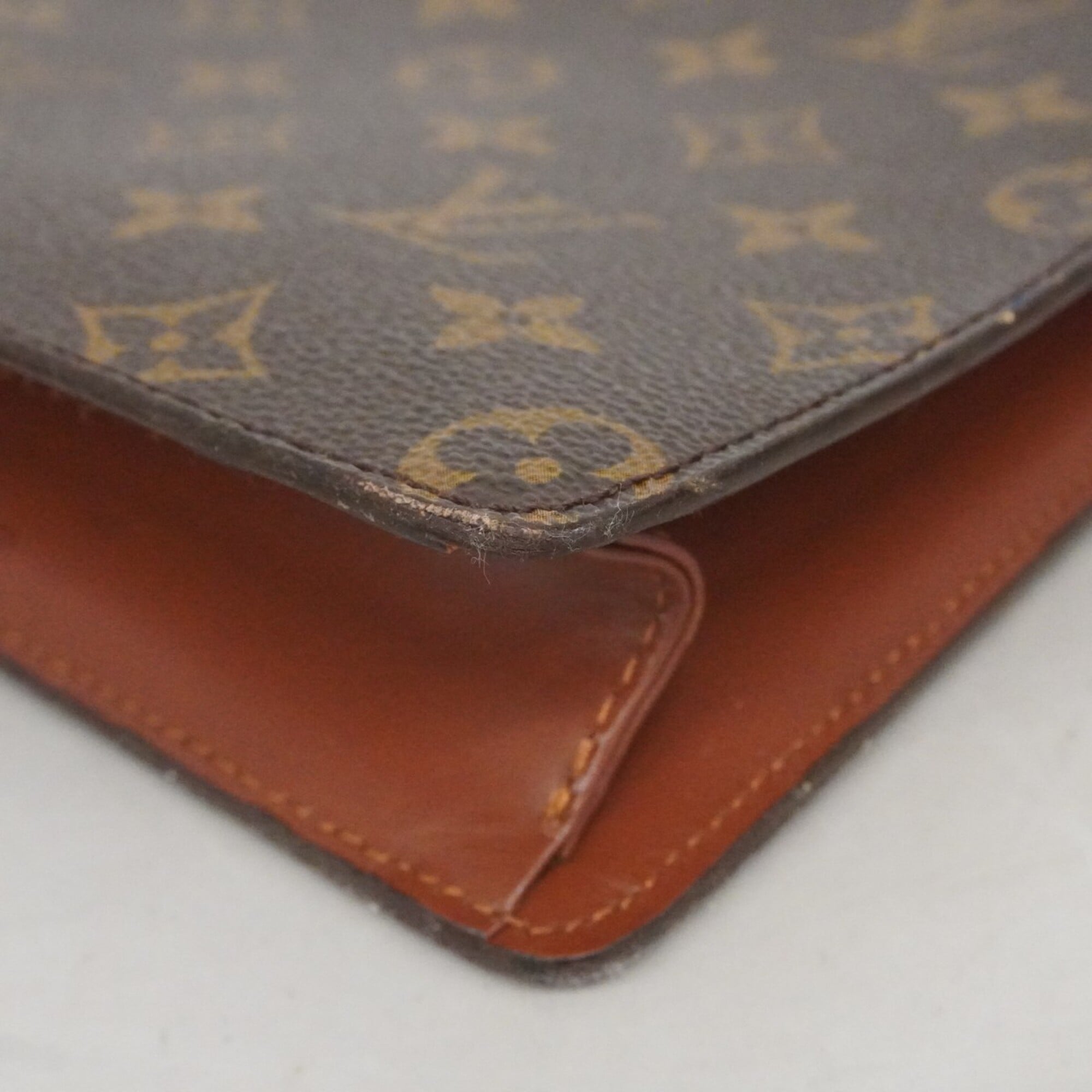 Louis Vuitton Brown Clutch Bag (Pre-Owned)