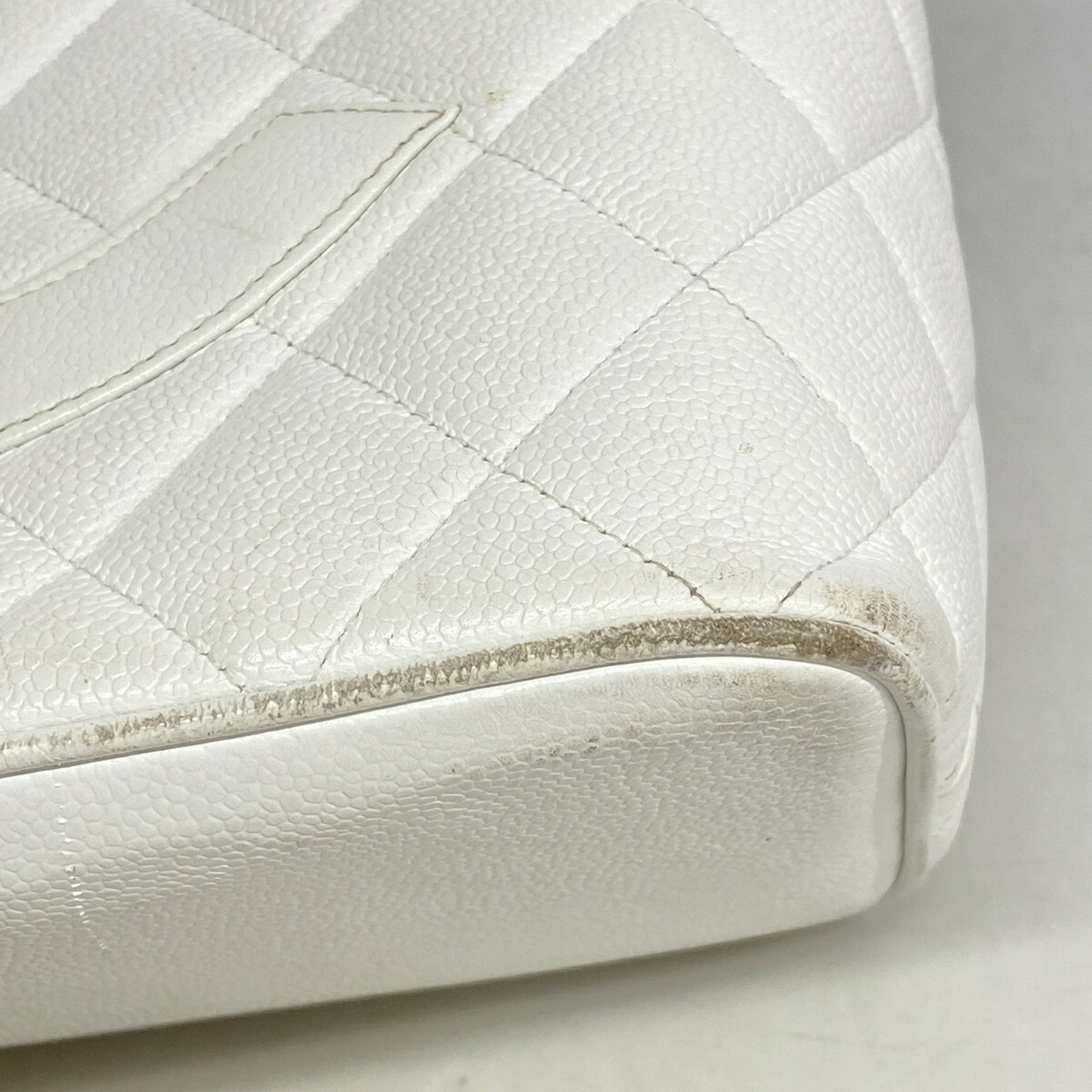 Chanel White Grained Calfskin Tote Bag (Pre-Owned)
