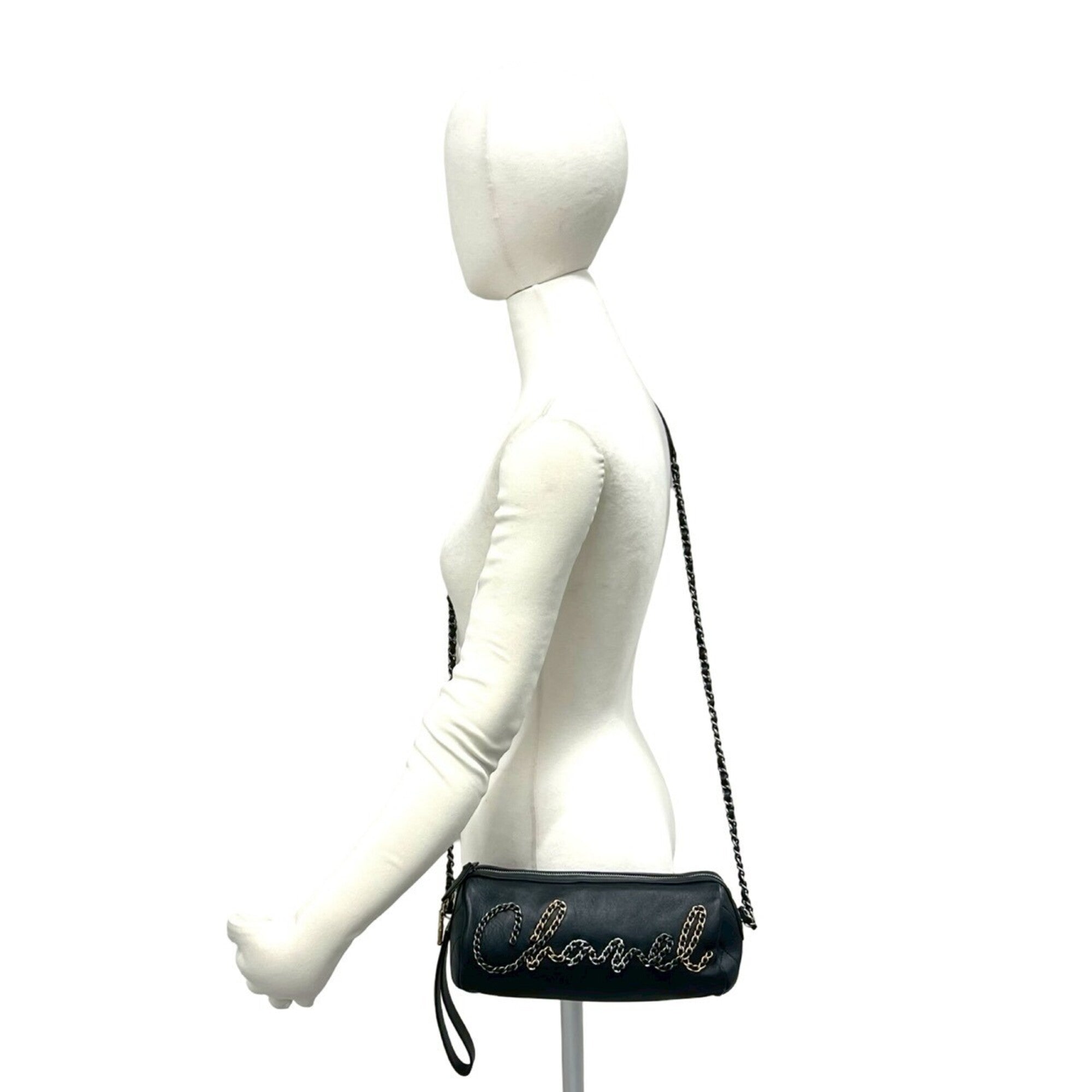 Chanel Black Leather Shoulder Bag (Pre-Owned)