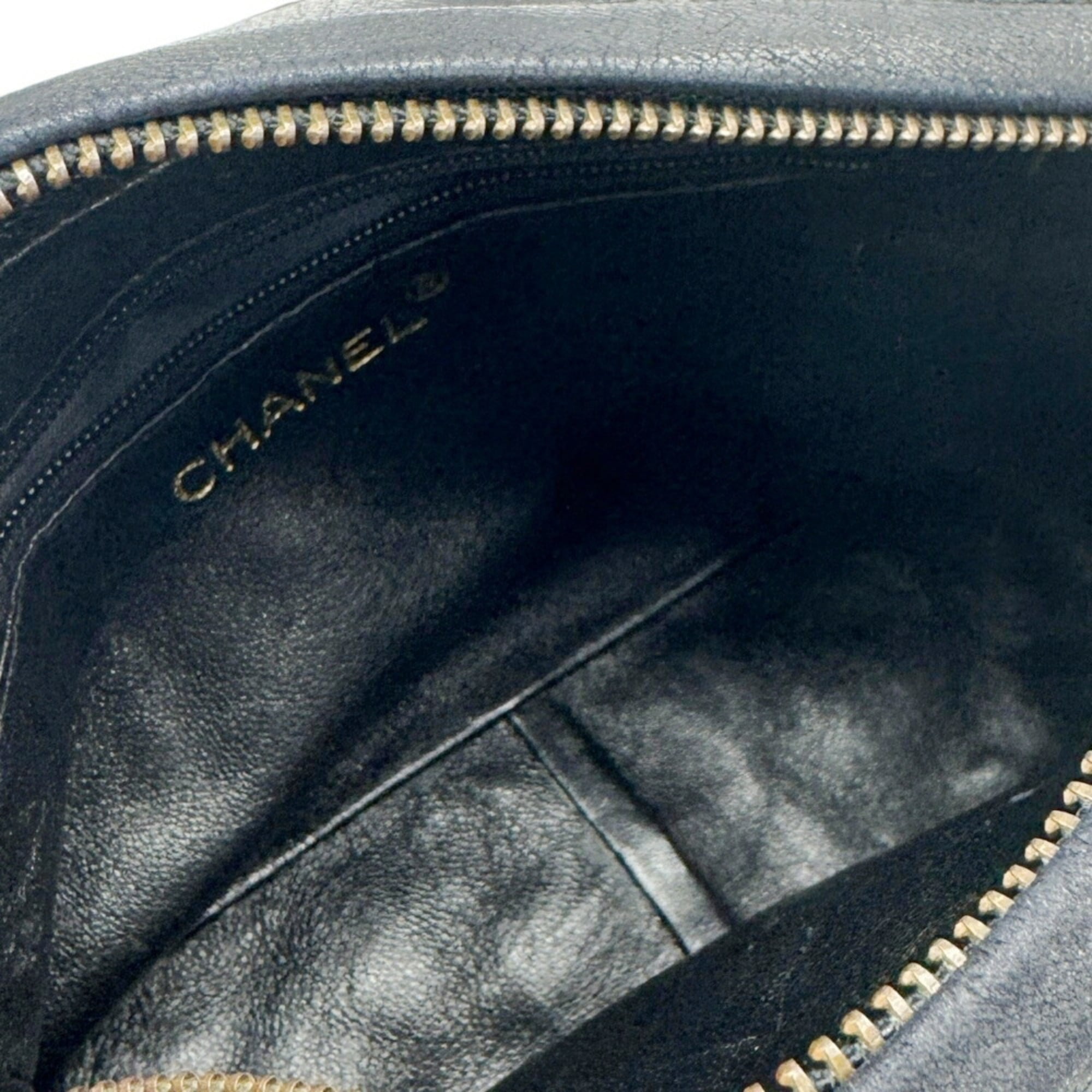 Chanel Black Leather Shoulder Bag (Pre-Owned)