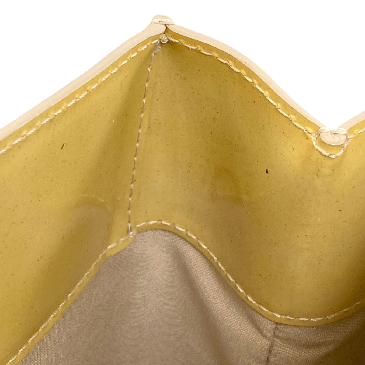 Louis Vuitton Beige Vernis Handbag (Pre-Owned)