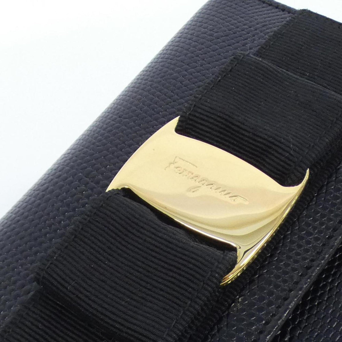 Salvatore Ferragamo Black Leather Shoulder Bag (Pre-Owned)