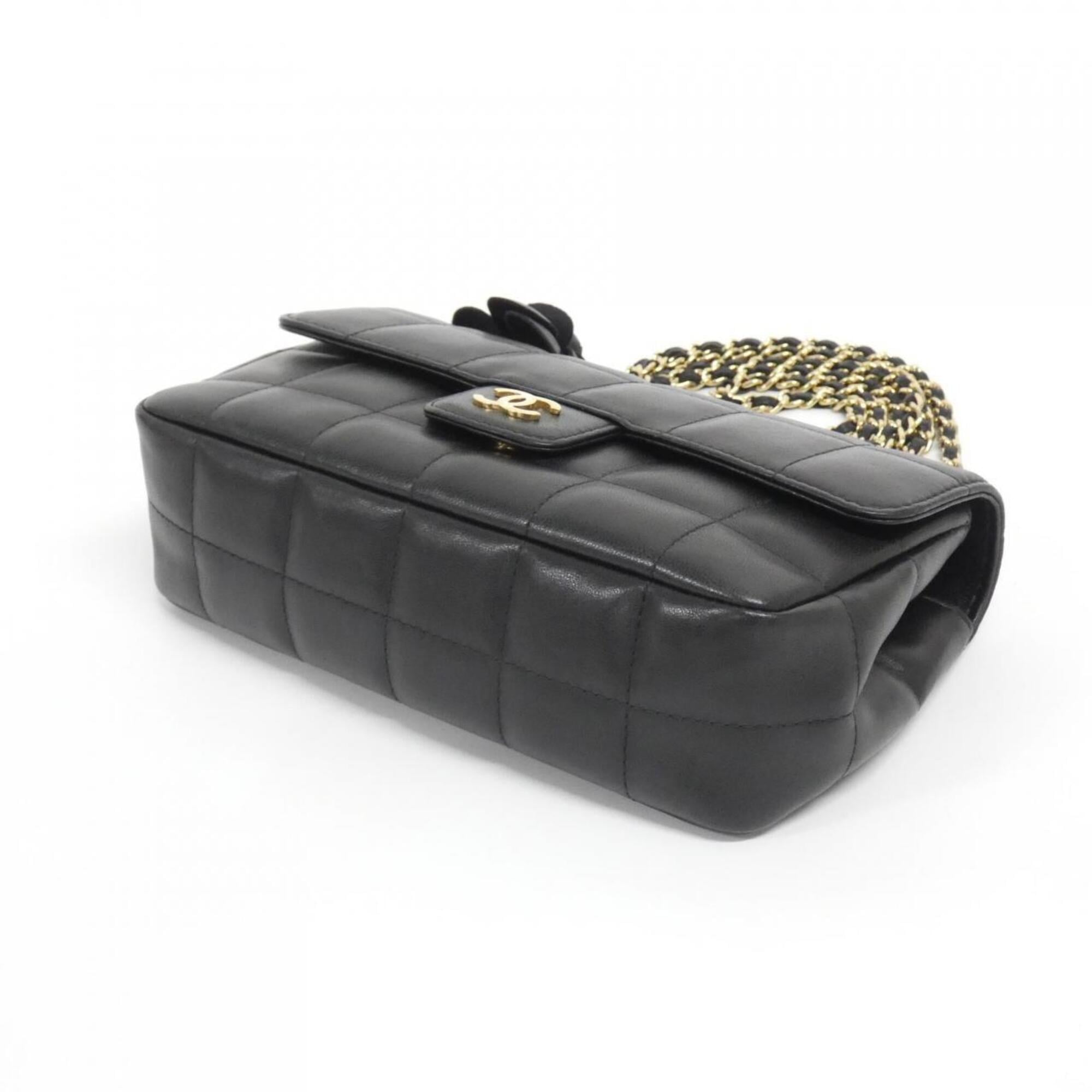 Chanel Black Leather Shoulder Bag (Pre-Owned)