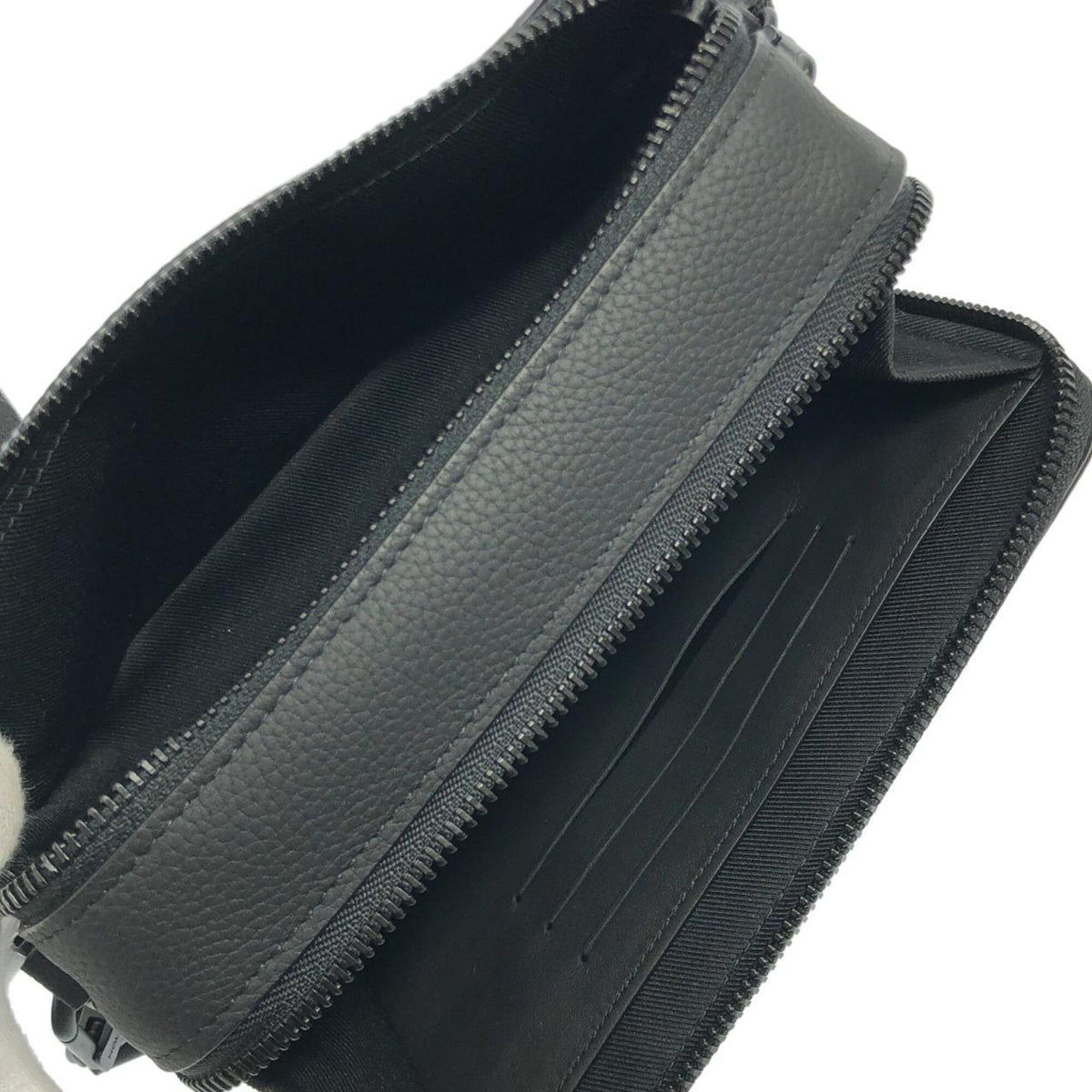 Louis Vuitton Black Leather Shoulder Bag (Pre-Owned)
