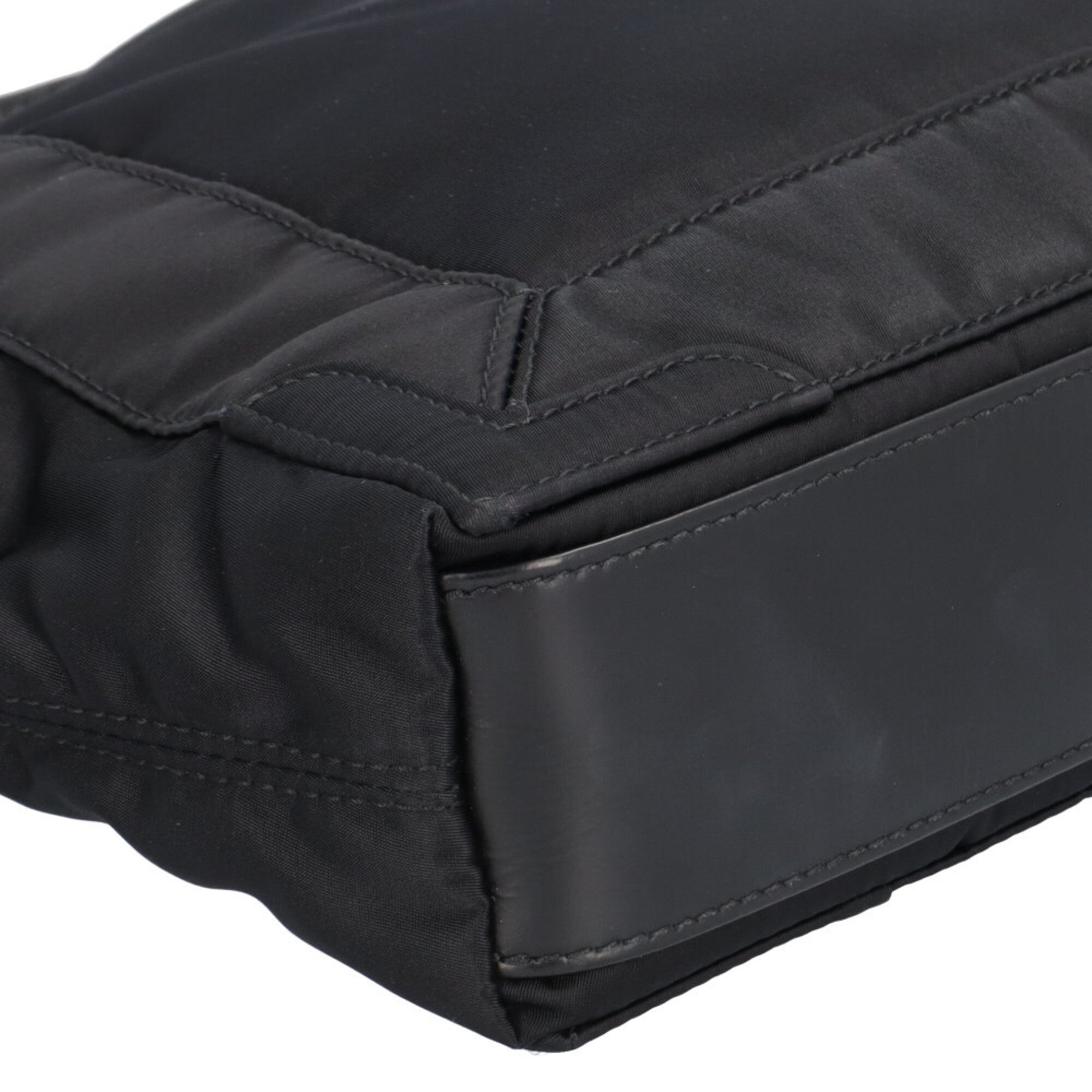 Balenciaga Black Nylon Shoulder Bag (Pre-Owned)