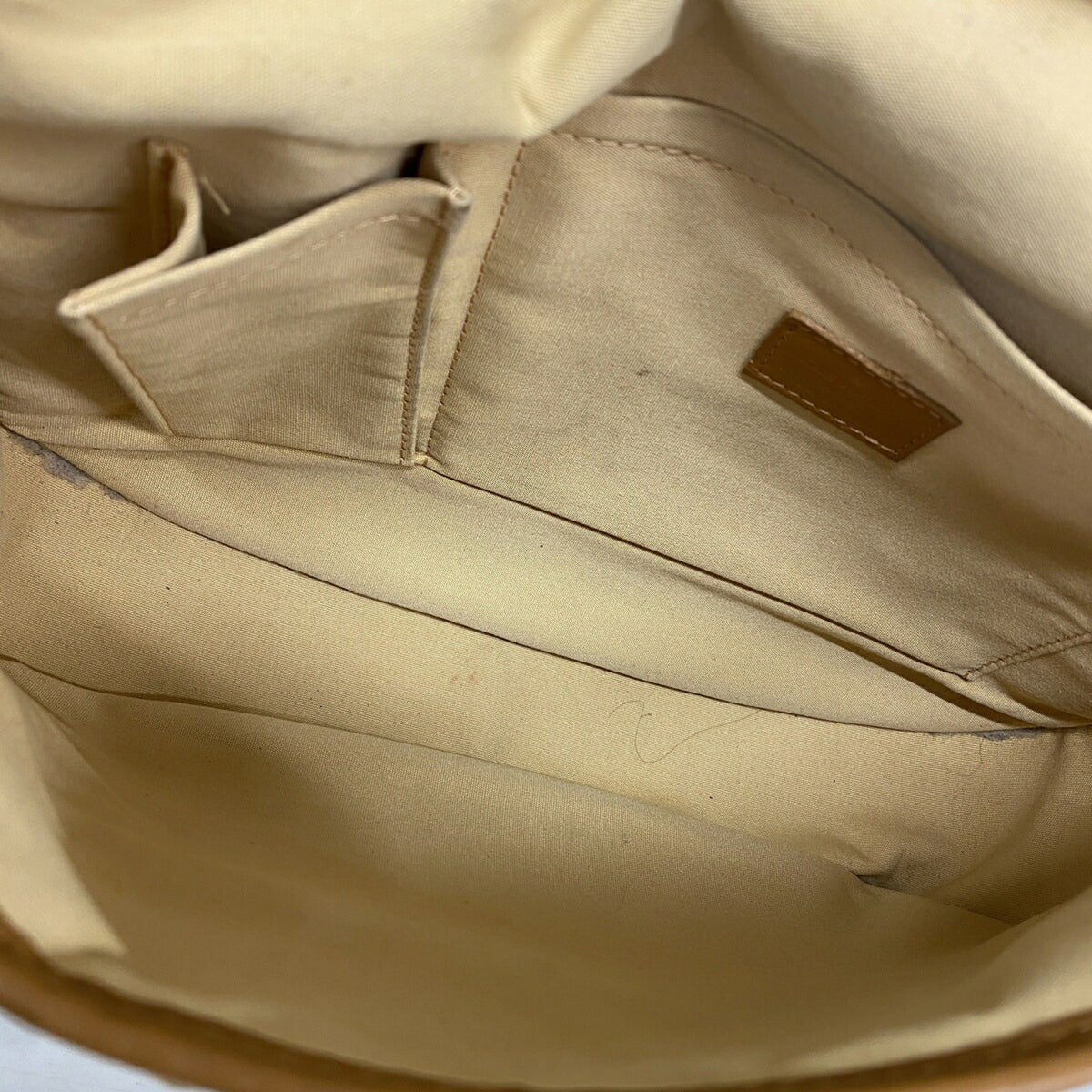 Louis Vuitton Beige Shoulder Bag (Pre-Owned)